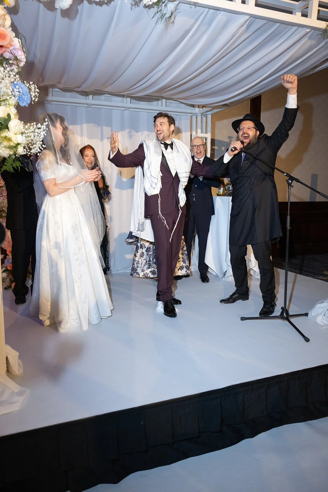 Fábio&amp;Jules-rabbi-conducting-jewish-ceremony