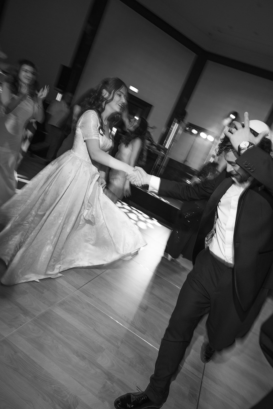 Fábio&amp;Jules-bride-groom-dancing-happy