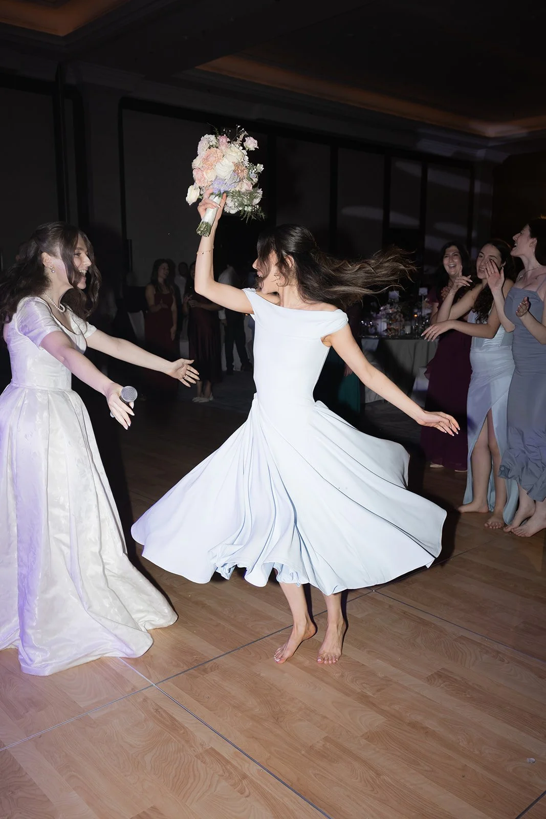 Fábio&amp;Jules-throwing-brides-bouquet