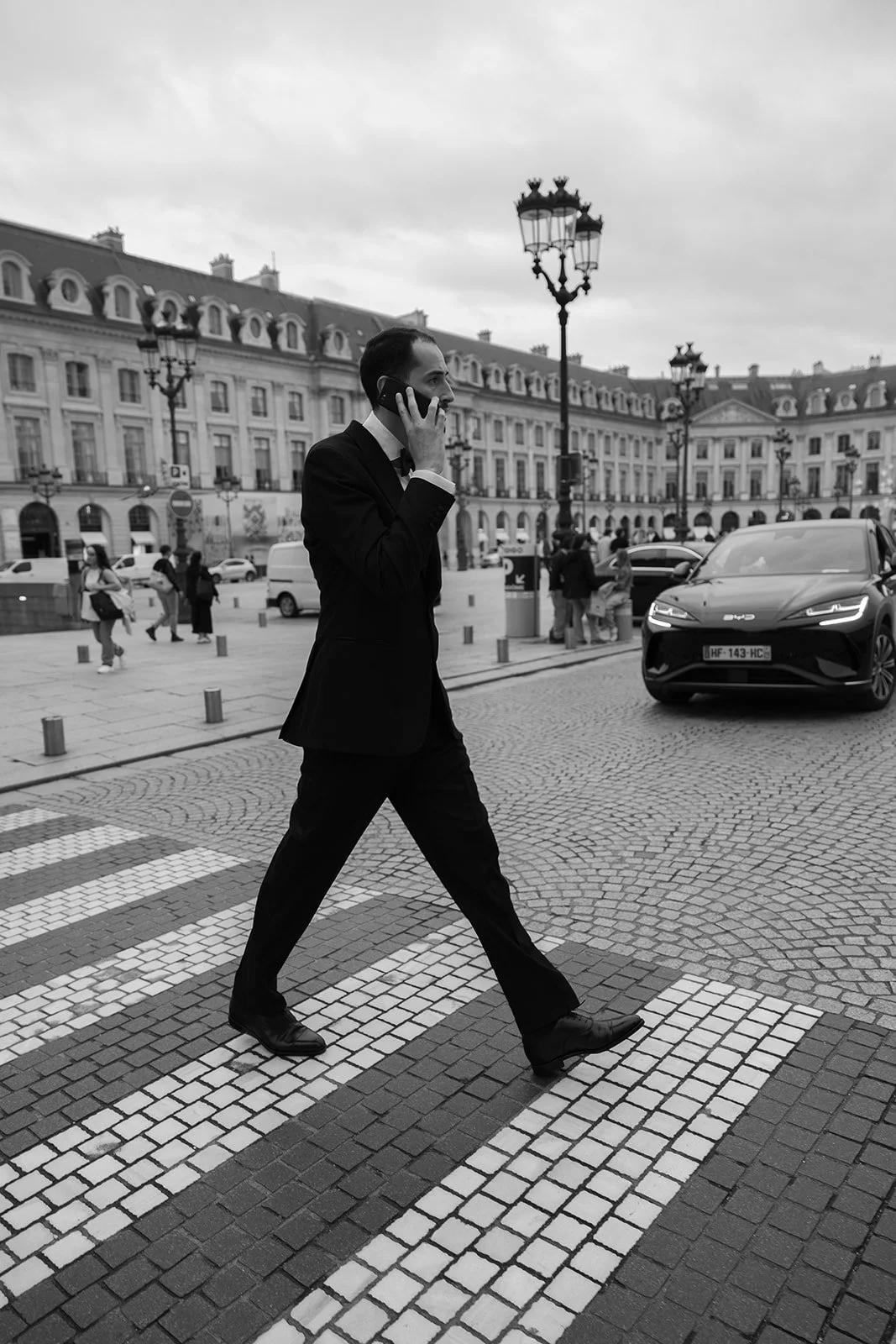 Fábio&amp;Jules-groom-arriving-place-vendome-exterior-ritz