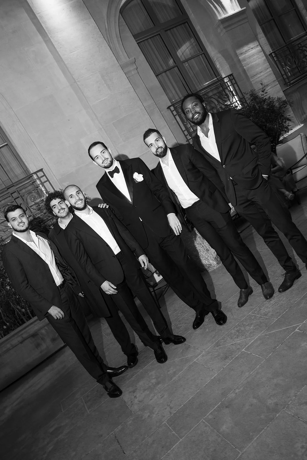 Fábio&amp;Jules-male-guests-group-photo-ritz
