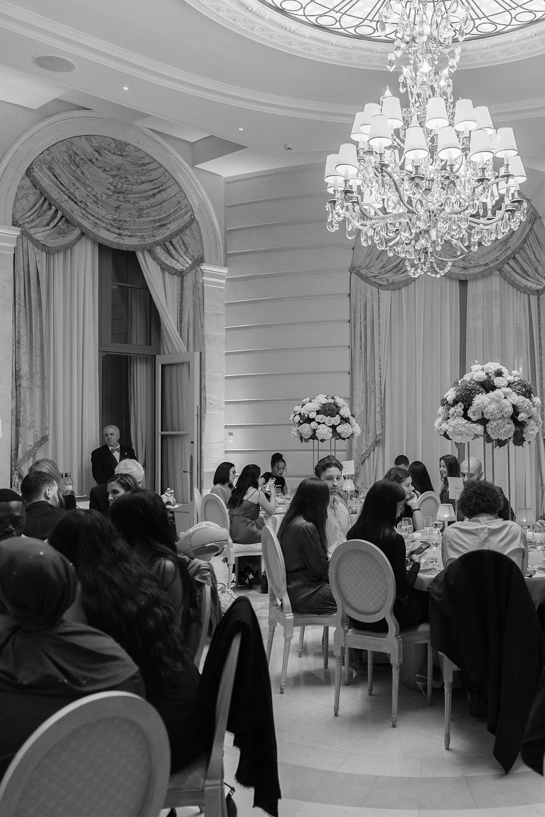 Fábio&amp;Jules-guests-conversation-dinner-ritz