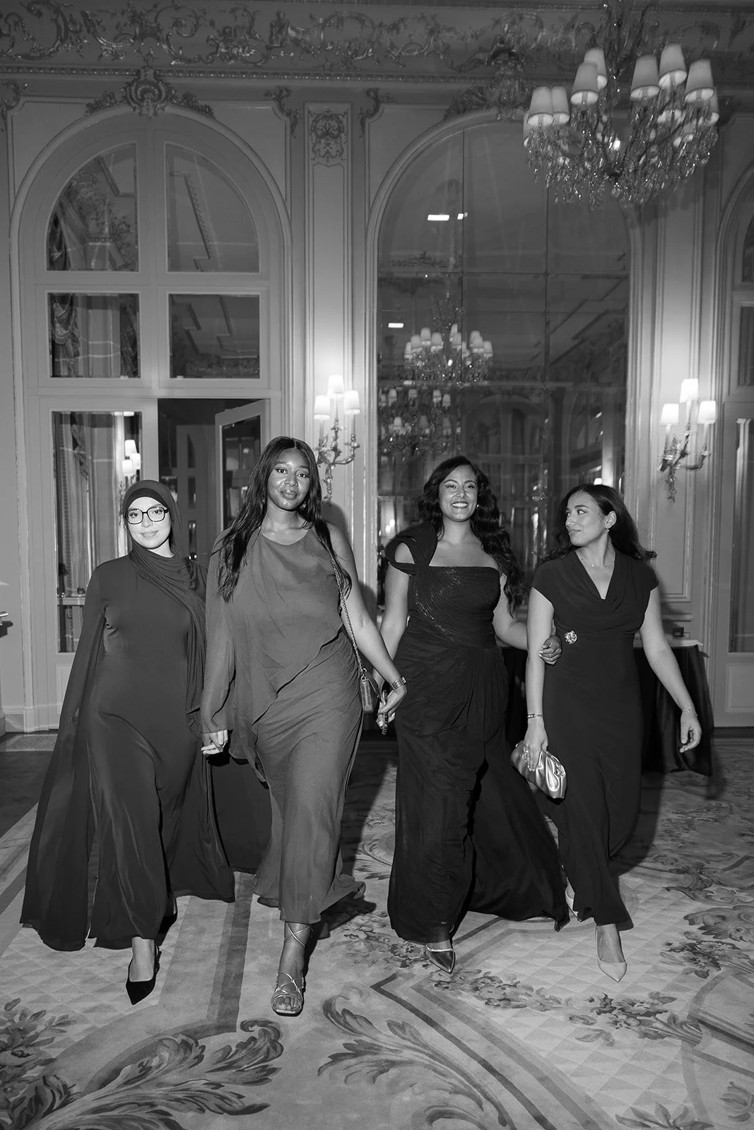 Fábio&amp;Jules-girls-group-photo-ritz-paris