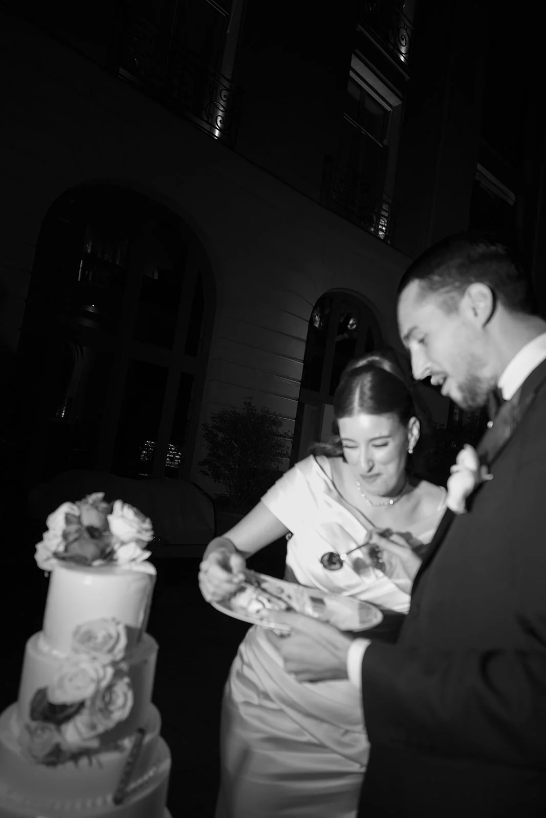 Fábio&amp;Jules-cake-cutting-detail-ritz-paris