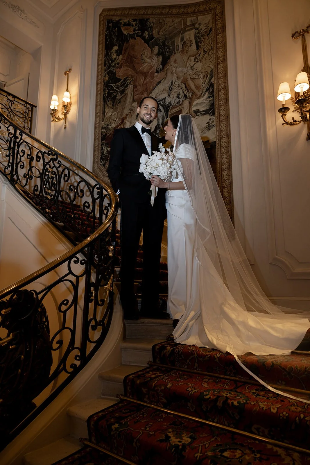 Fábio&amp;Jules-elegant-staircase-bride-groom-portrait