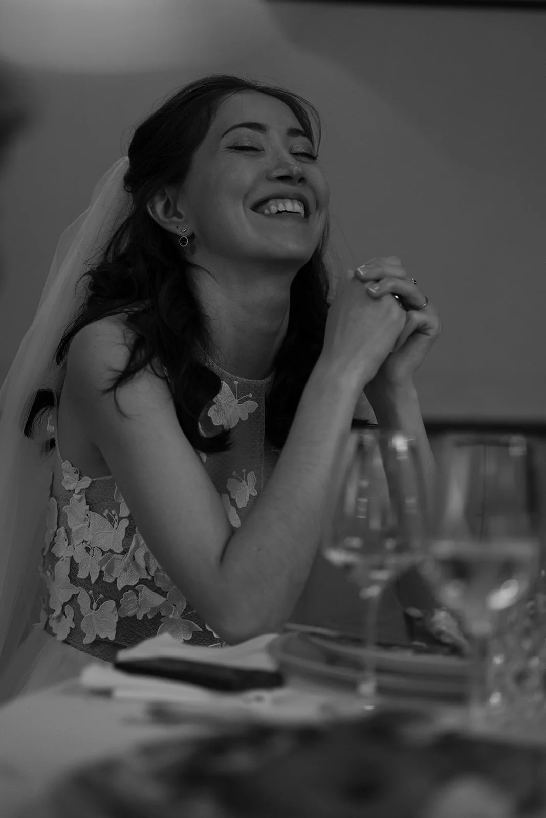 Fábio&amp;Jules-emotional-bride-during-guest-speaches