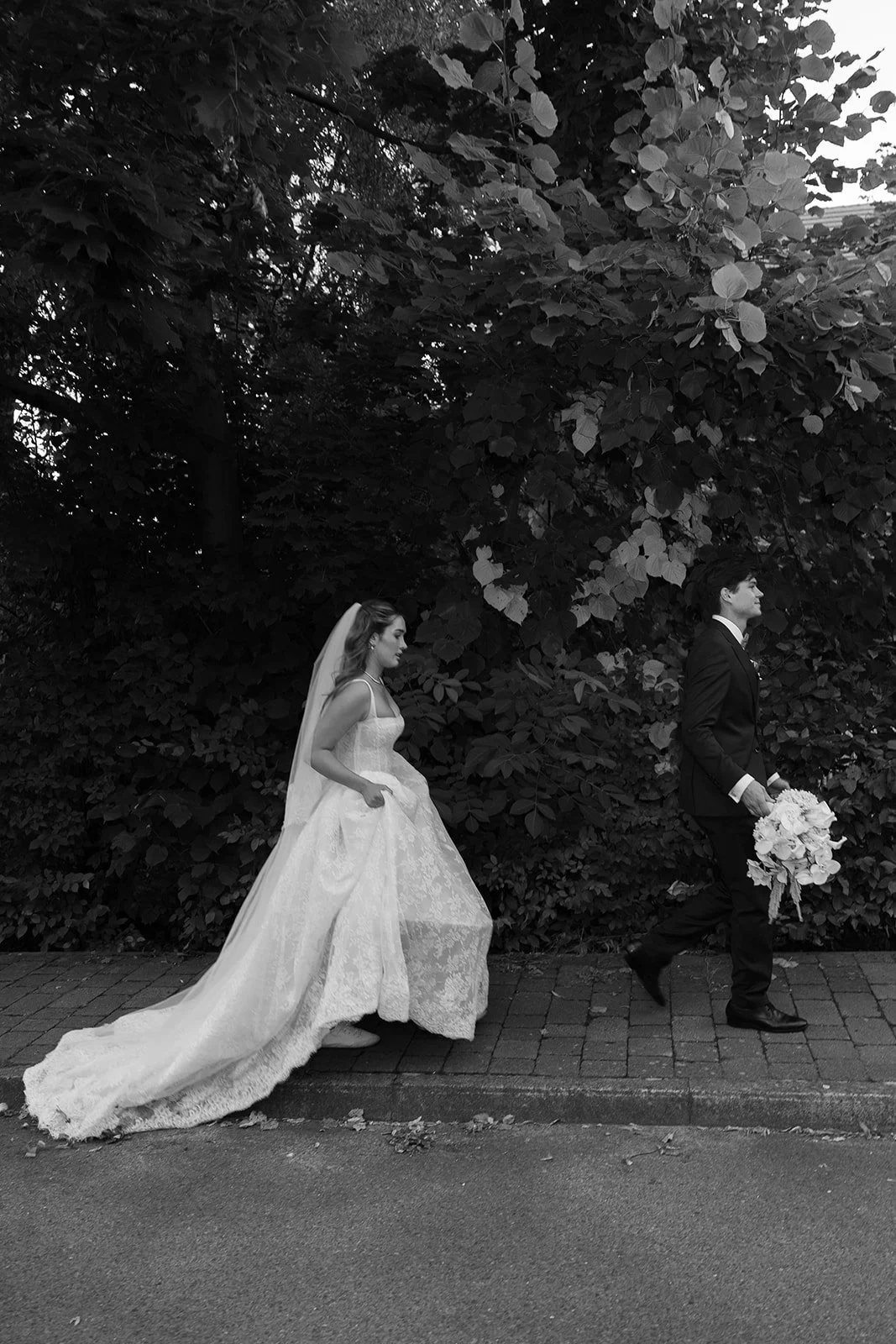 Fábio&amp;Jules-bride-groom-walking-streets-europe