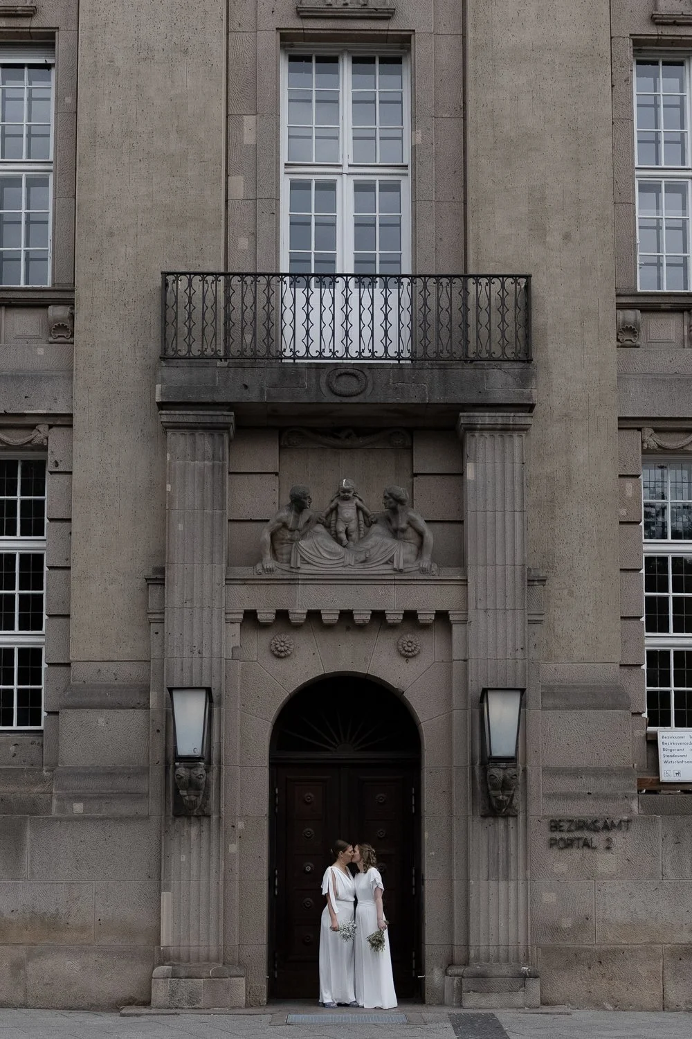 Fábio&amp;Jules-silhouette-wedding-couple-urban‑arches-berlin