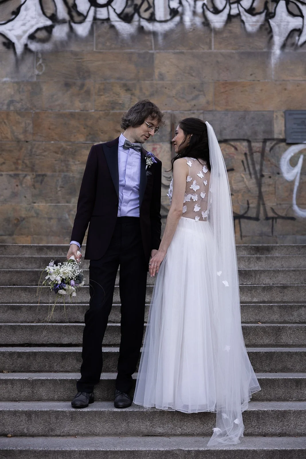 Fábio&amp;Jules-modern-urban-wedding-couple