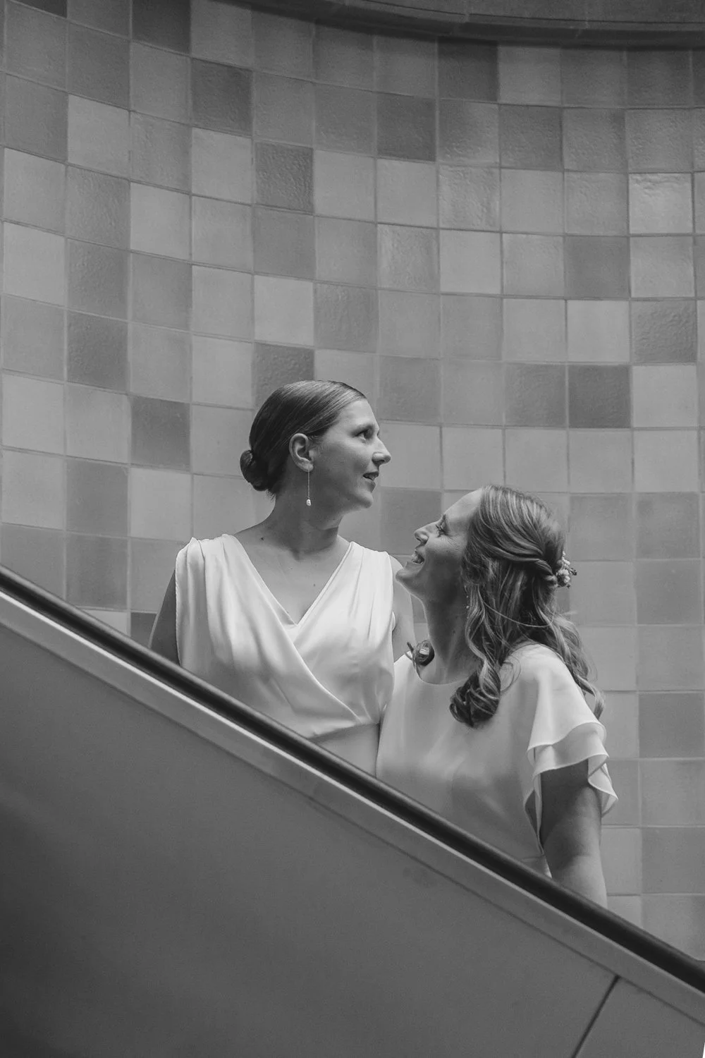 Fábio&amp;Jules-city-wedding-couple-portrait-subway-station