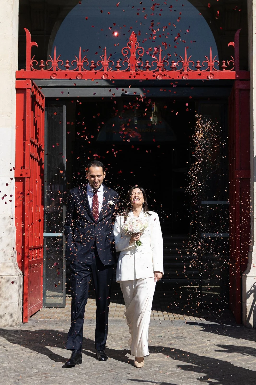 Fábio&amp;Jules-celebrating-bride-groom-city-wedding-paris
