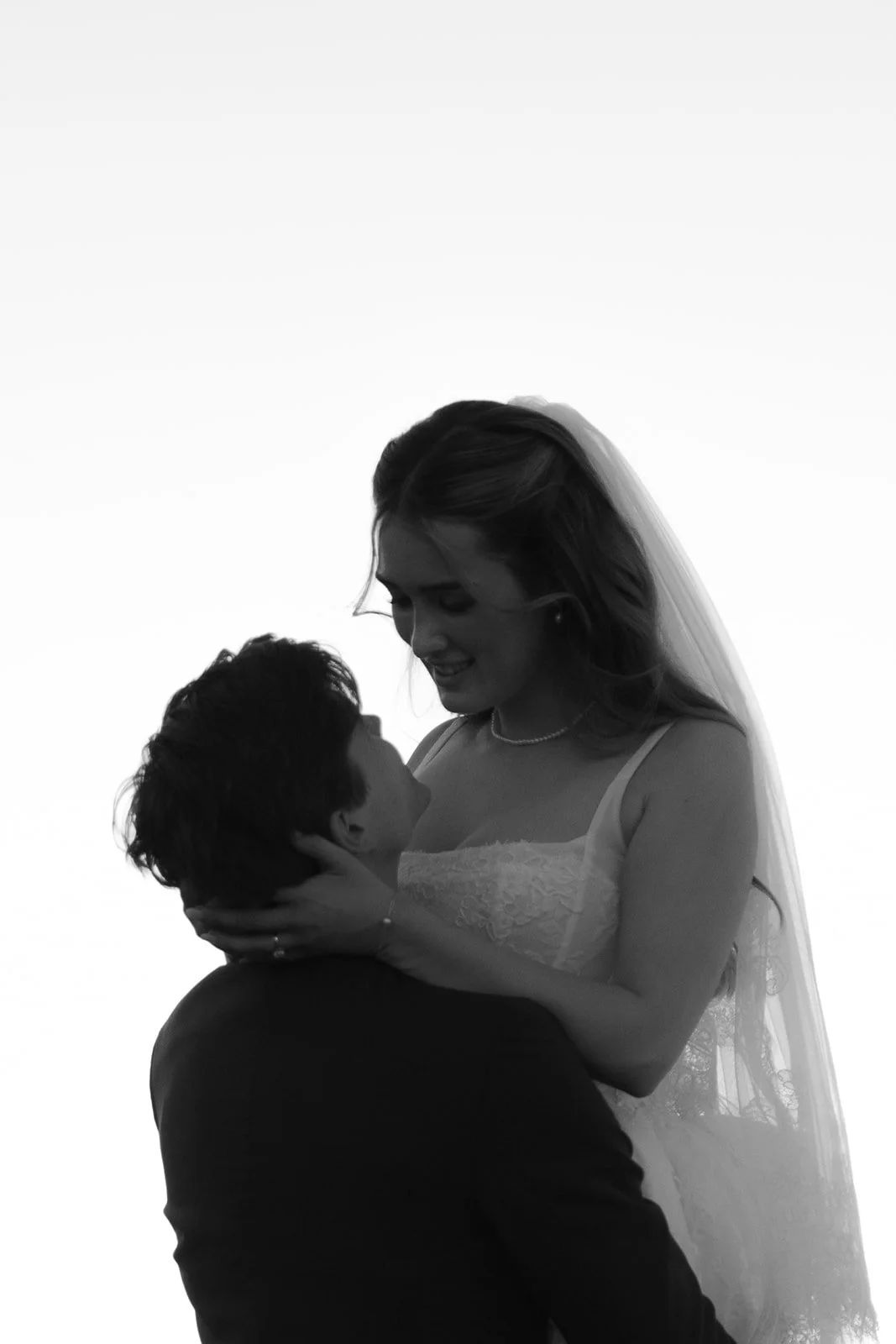 Fábio&amp;Jules-dramatic-wedding-couple-portrait-berlin