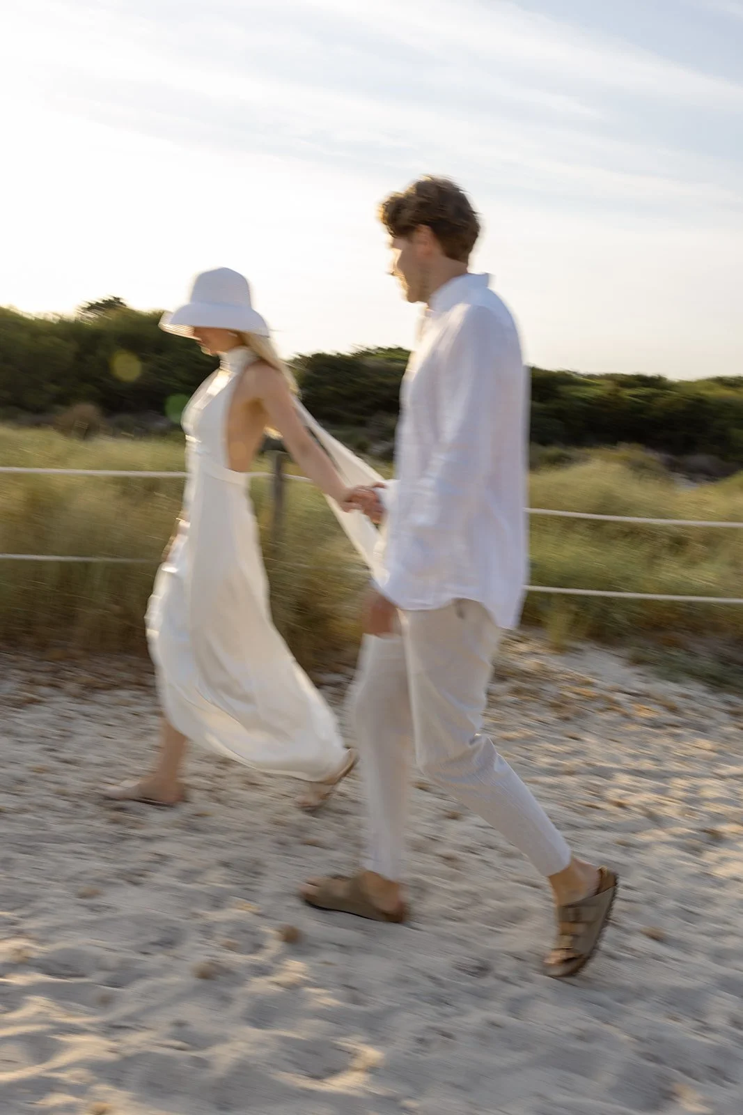 Fábio&amp;Jules_mallorca-wedding-videographer-bride-groom-beach-walk.jpg