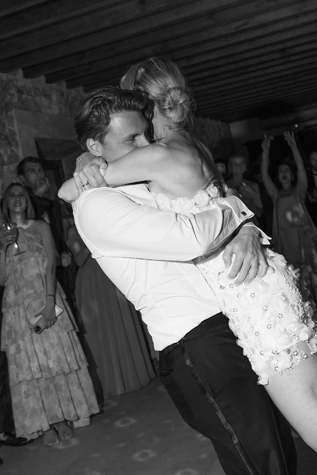Fábio&amp;Jules_guests-celebrating-bride-groom-dancing.jpg