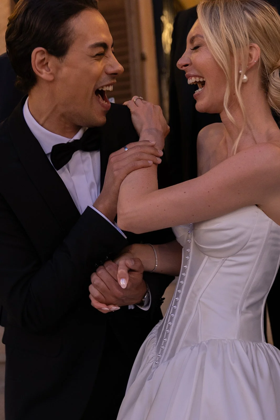 Fábio&amp;Jules_bride-guest-candid-real-moment.jpg