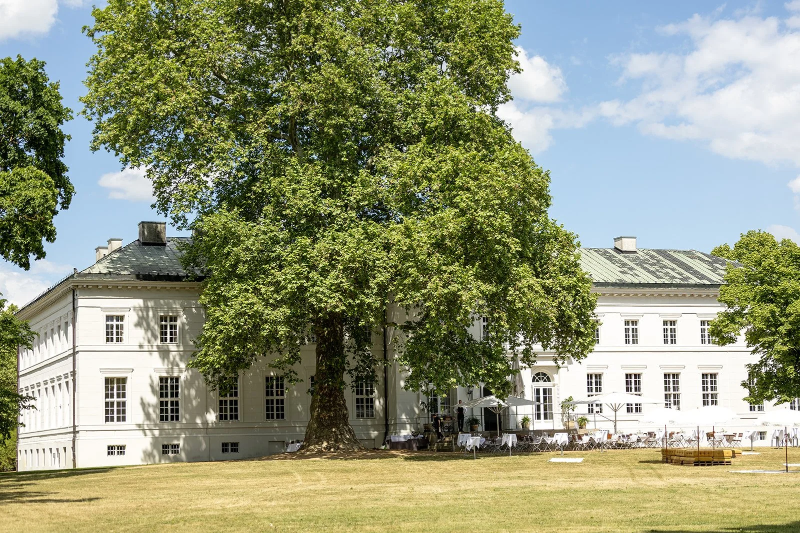 Fábio&amp;Jules_bridgerton-inspired-castle-wedding-europe.jpg