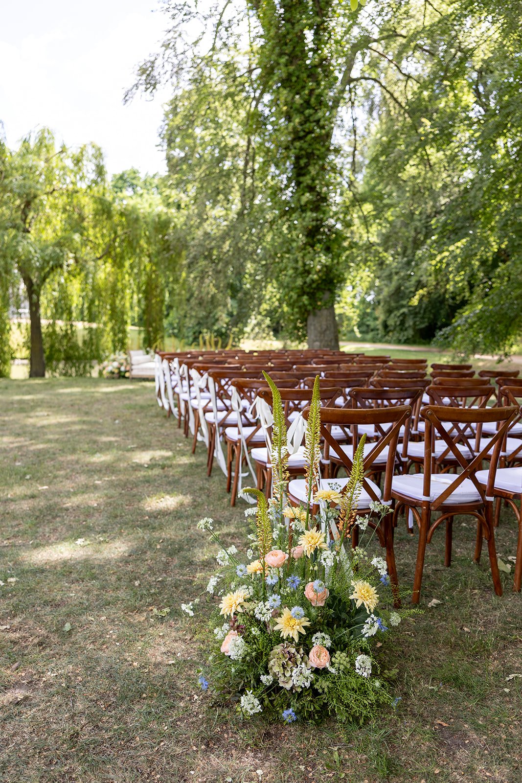 Fábio&amp;Jules_castle-wedding-ceremony-green-trees.jpg.jpg