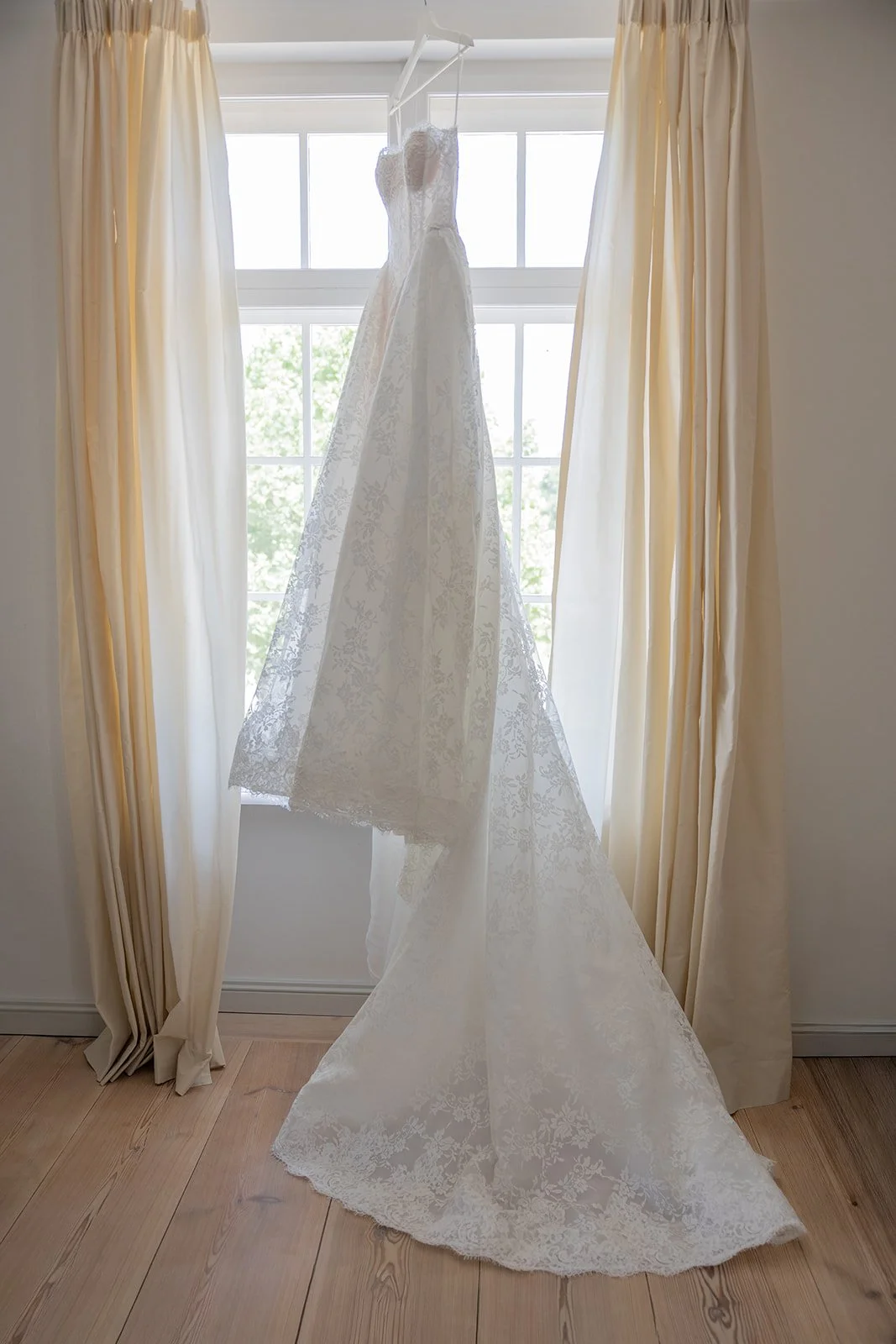 Fábio&amp;Jules_millanova-bridal-dress-castle-wedding.jpg
