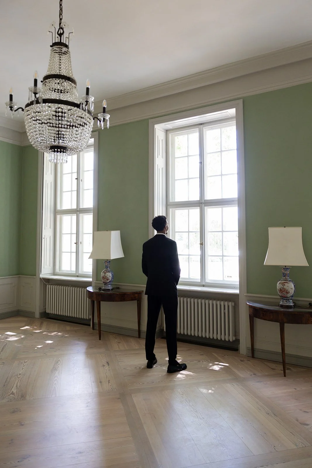 Fábio&amp;Jules_first-look-moment-groom-waiting-for-bride.jpg