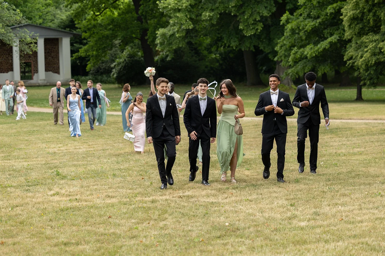 Fábio&amp;Jules_high-fashion-wedding-guests-castle.jpg