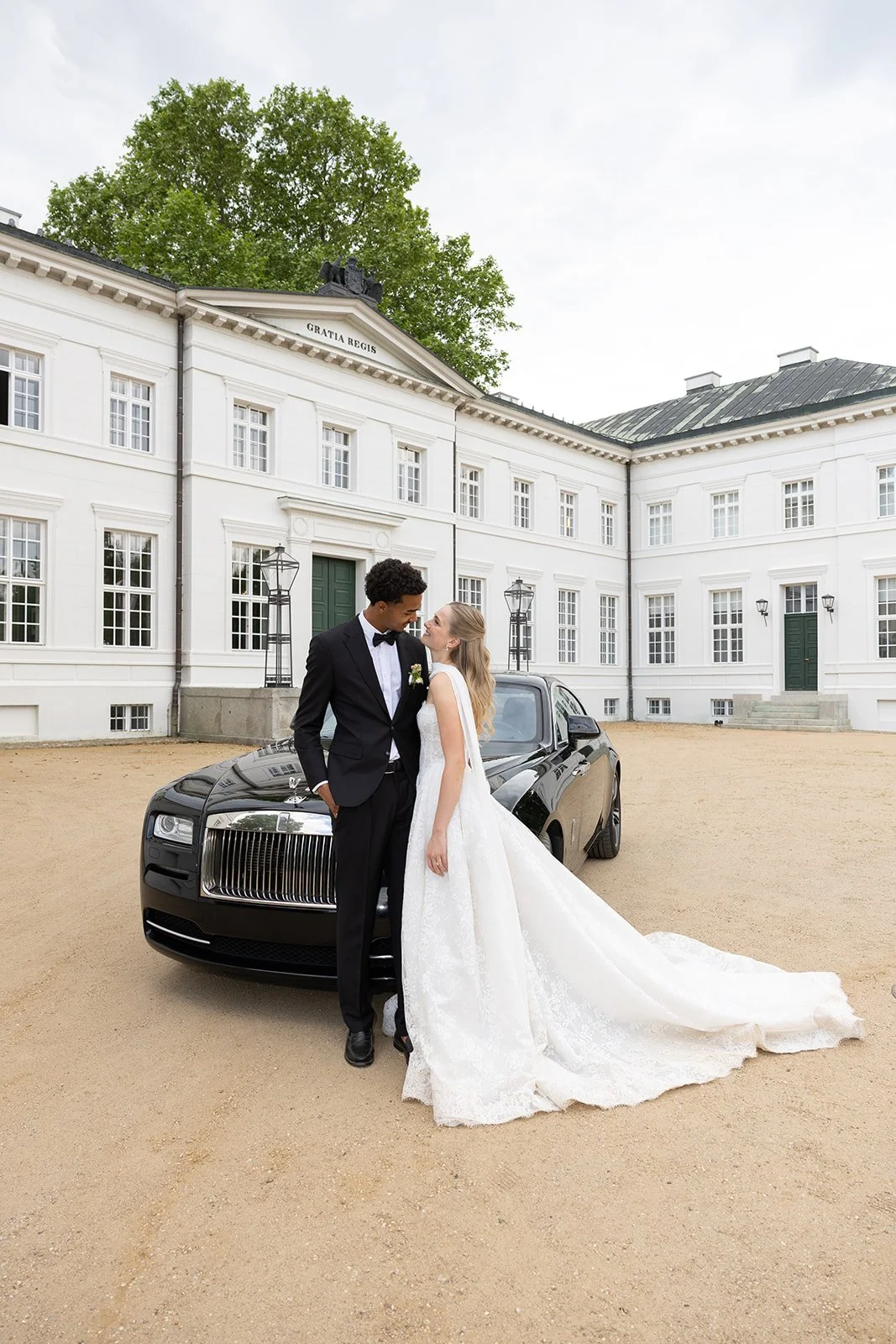 Fábio&amp;Jules_high-fashion-couple-wedding-portrait-castle.jpg