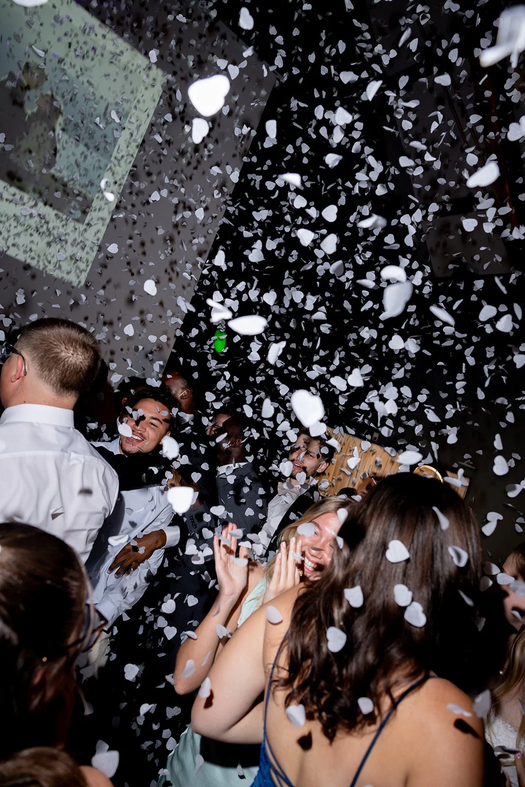 Fabio&amp;Jules_castle-wedding-party-guests-dancing.jpg
