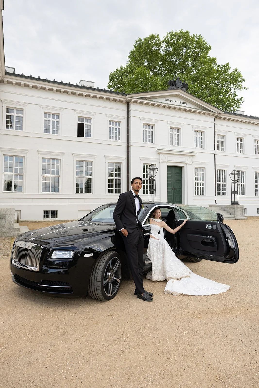 Fábio&amp;Jules_cinematic-wedding-film-bridgerton-vibe-castle.jpg