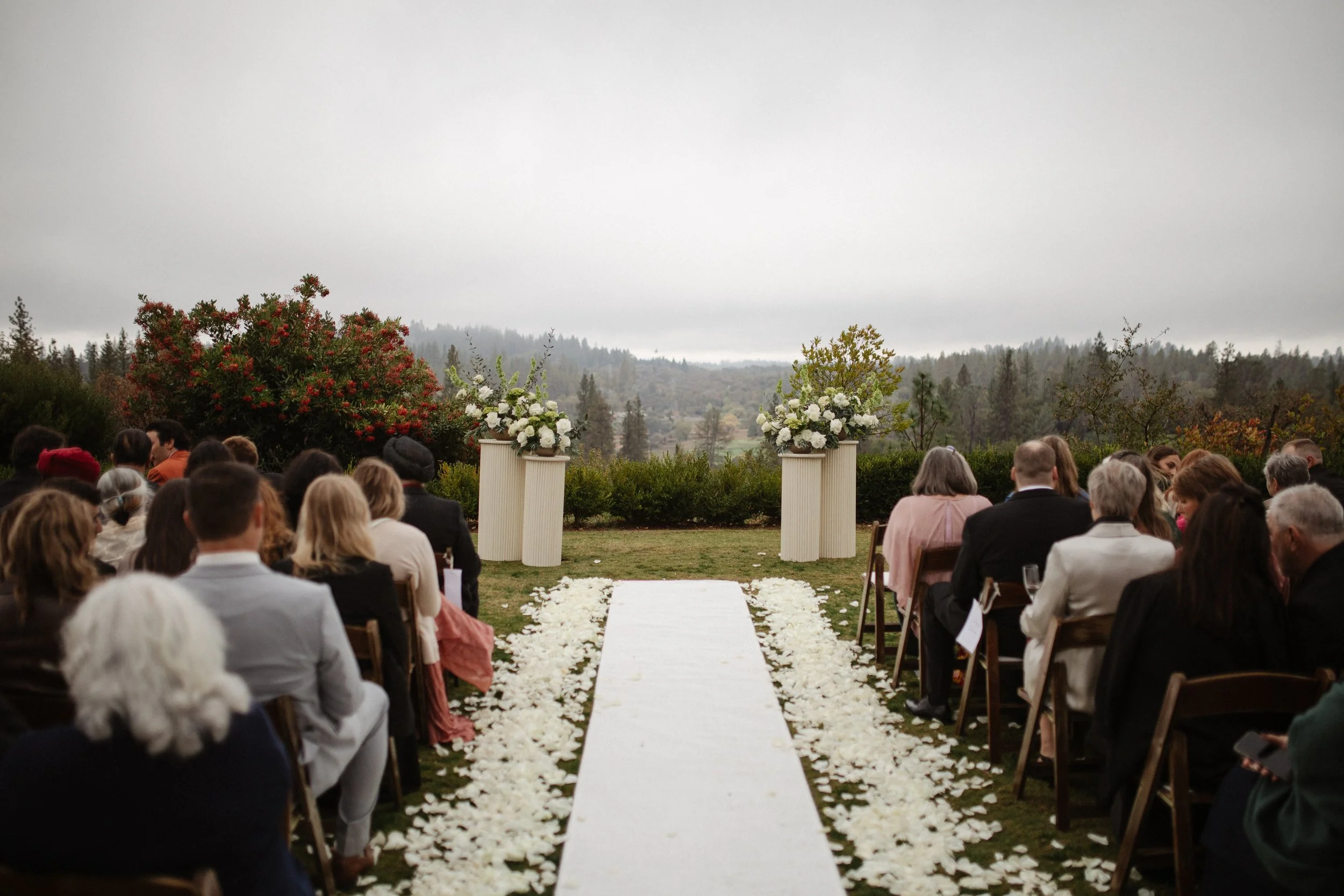 The outdoor ceremony was deeply personal and emotional. A close friend officiated the vows, making every word feel honest and heartfelt. The entrance of the bridal party, followed by Maya with her parents and Zack waiting quietly, created a powerful 