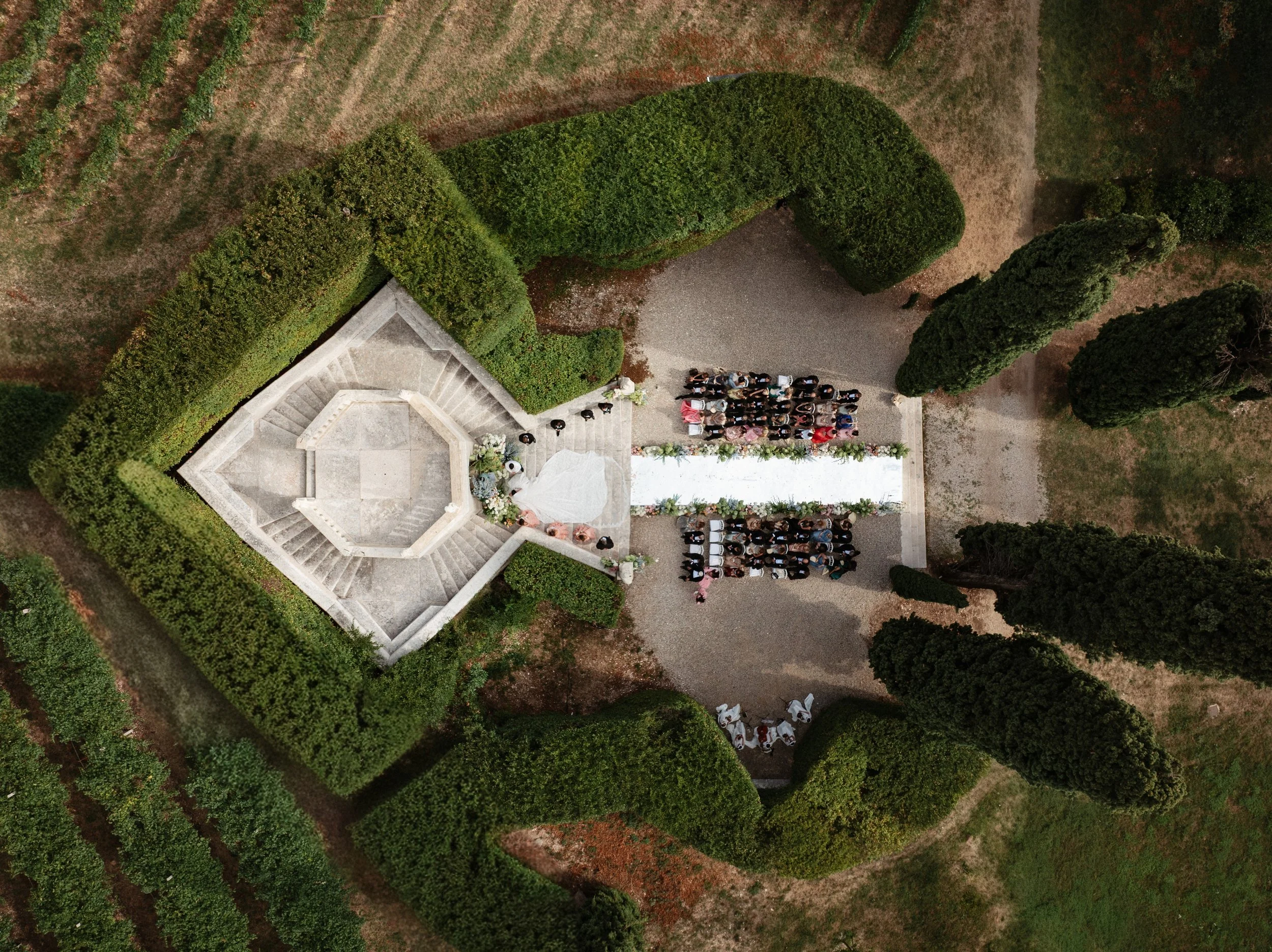 Luxury wedding ceremony in the historic gardens of Villa Rizzardi in Verona, with elegant floral styling, white details and a sophisticated Italian garden setting.