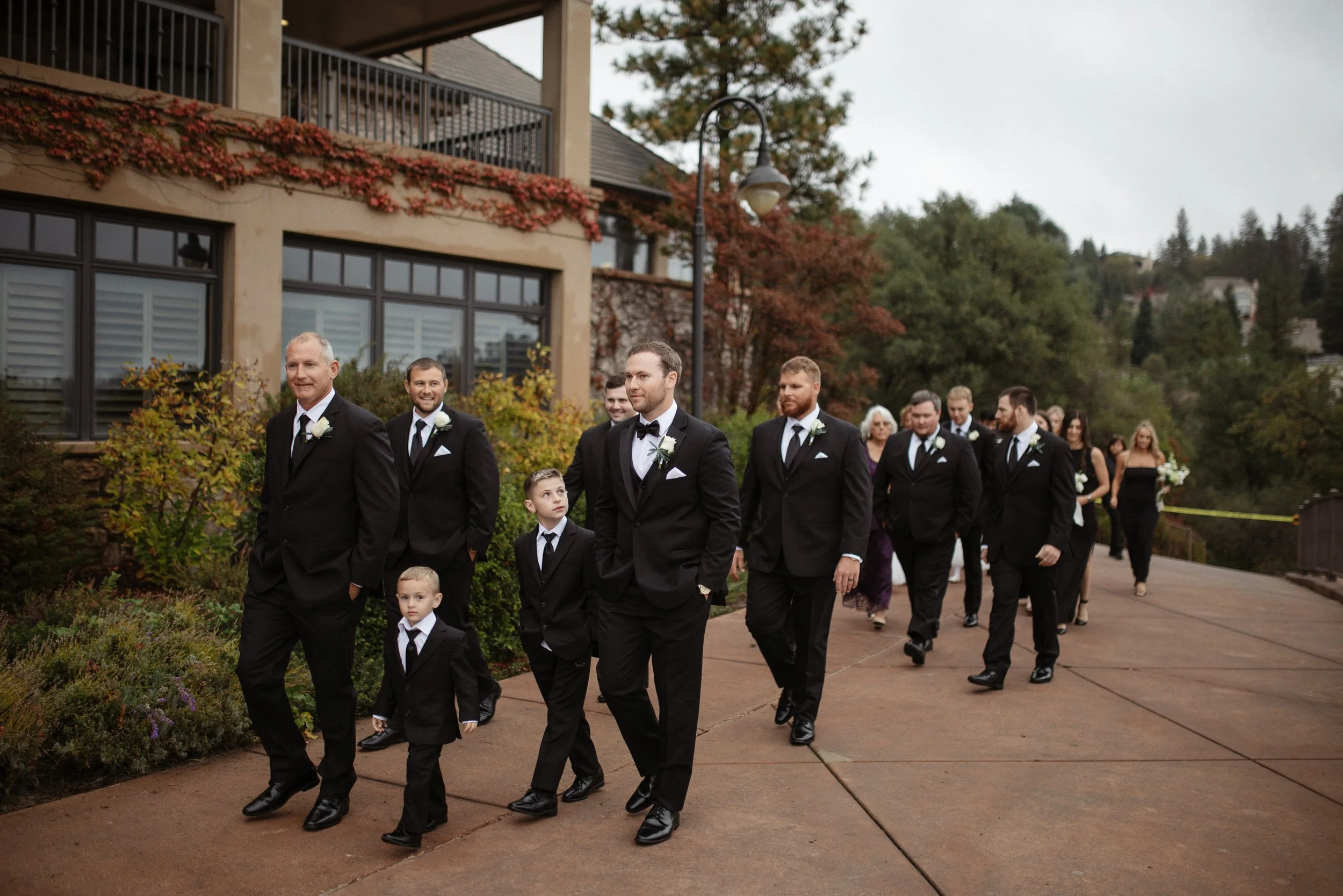 The outdoor ceremony was deeply personal and emotional. A close friend officiated the vows, making every word feel honest and heartfelt. The entrance of the bridal party, followed by Maya with her parents and Zack waiting quietly, created a powerful 