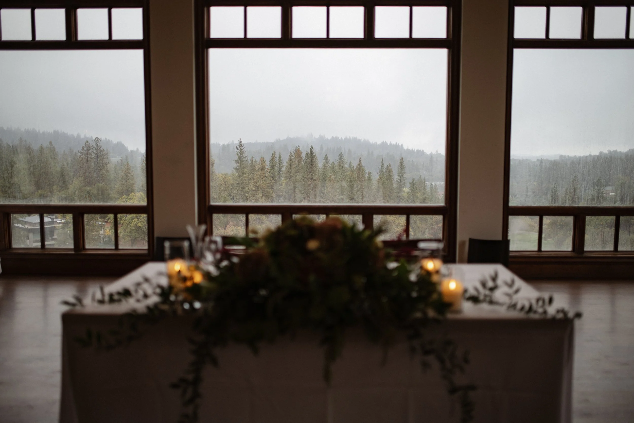 Winchester Estate in Meadow Vista is the definition of an exclusive California wedding venue. Surrounded by forests and rolling hills, the estate felt especially magical on this misty fall day. Soft fog, muted autumn colors, and elegant architecture 