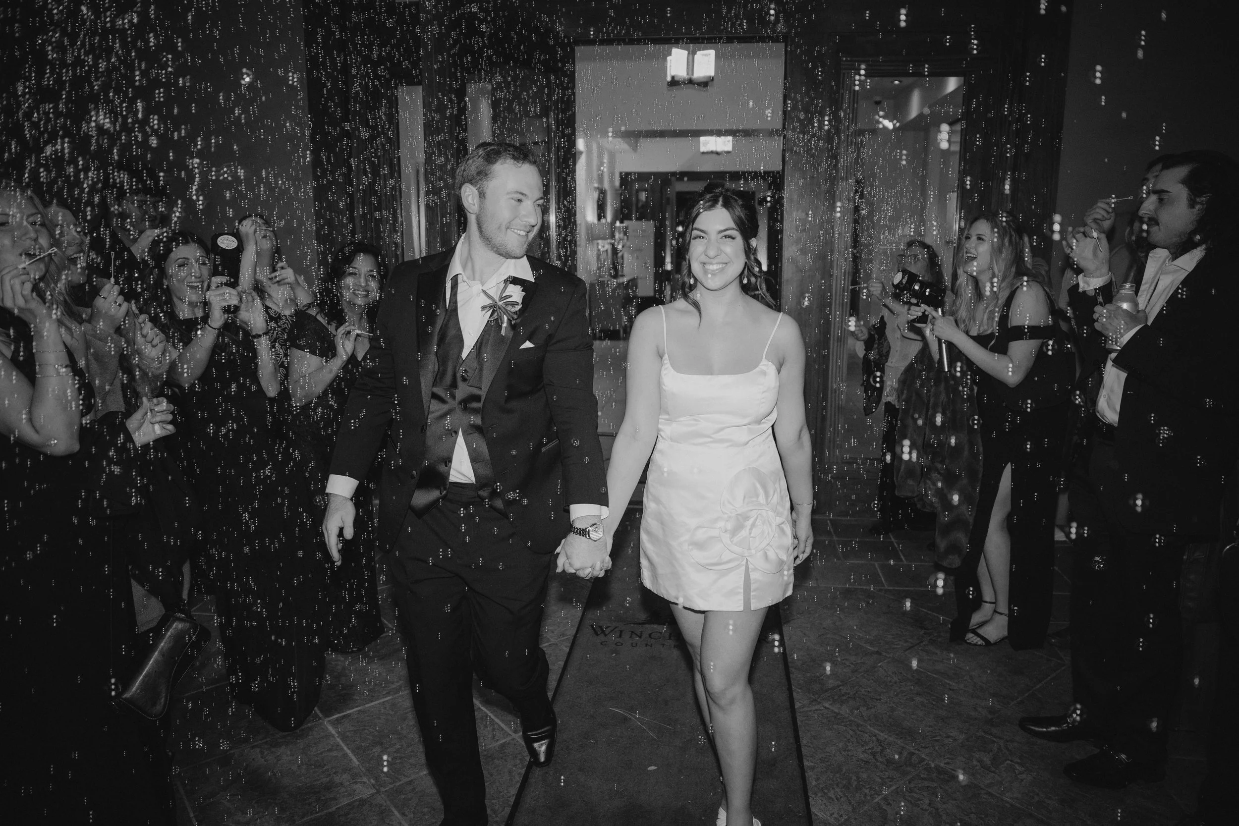 The first dance marked the transition from elegant celebration to an unforgettable party. Guests filled the dance floor as the evening turned lively and joyful, featuring live saxophone and an energetic mix of music. The night ended with a spectacula