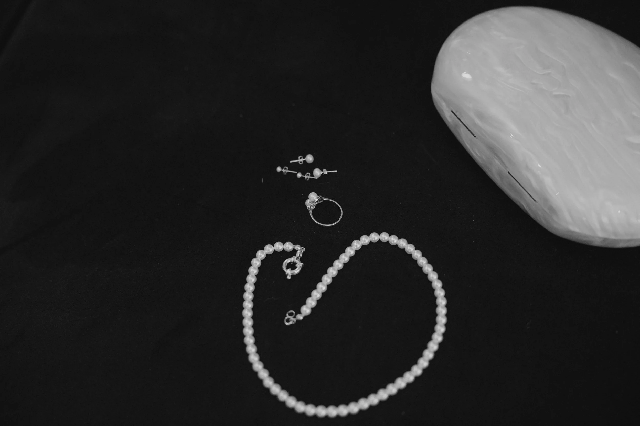 An elegant and exclusive wedding morning at the Morrhof, filled with calm anticipation and intimate moments. Getting ready scenes capture refined details, soft light and emotional connections, while the bride wears a timeless wedding dress by Weise x