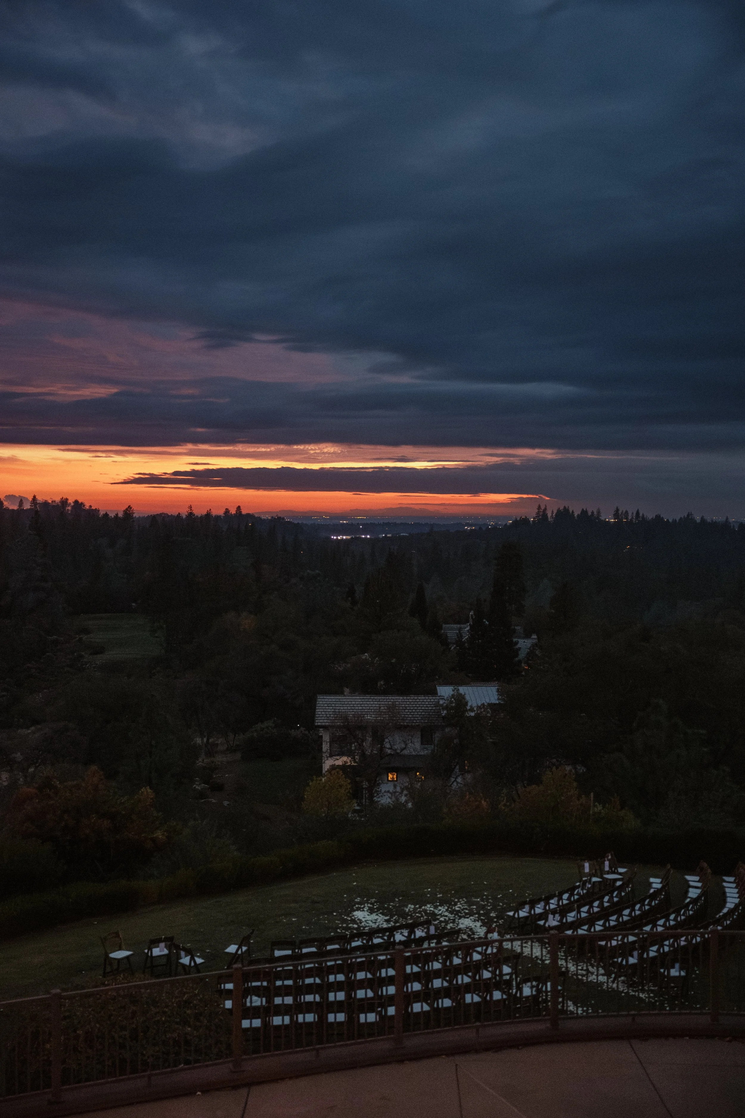 Winchester Estate in Meadow Vista is the definition of an exclusive California wedding venue. Surrounded by forests and rolling hills, the estate felt especially magical on this misty fall day. Soft fog, muted autumn colors, and elegant architecture 