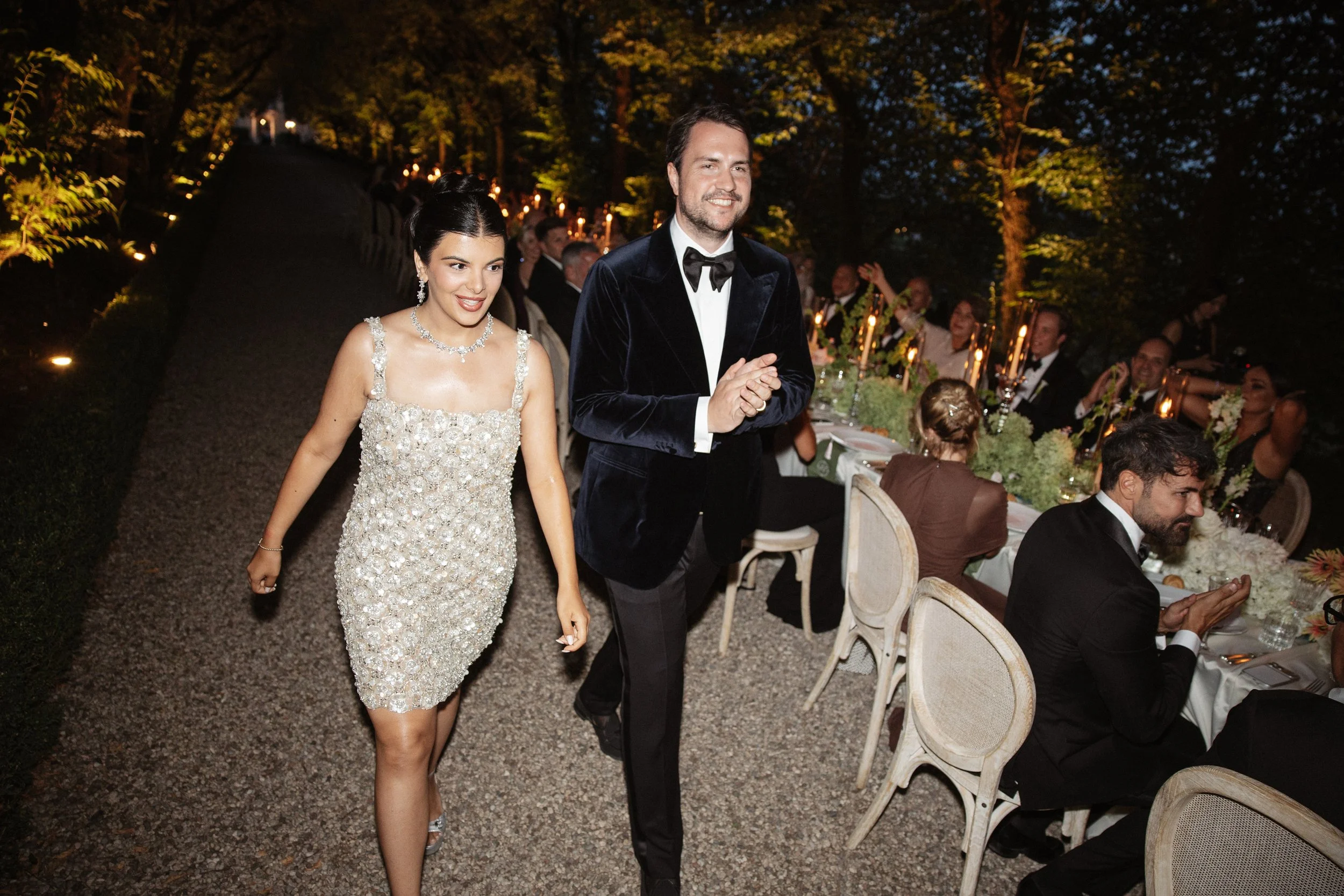 Exclusive Italian wedding dinner at Villa Rizzardi in Verona, featuring an elegant long table, refined floral styling, candlelight and a luxurious garden setting.