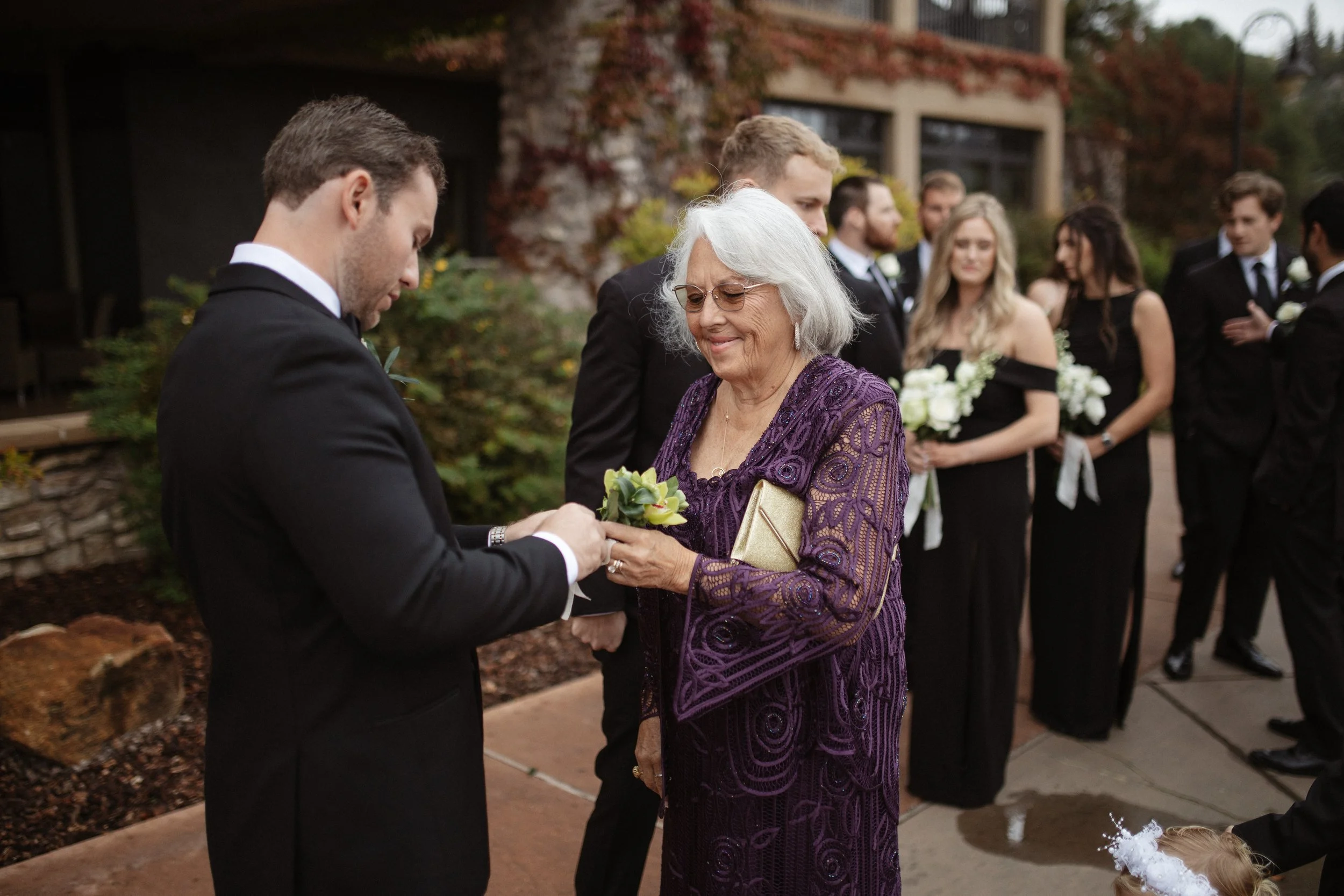 The outdoor ceremony was deeply personal and emotional. A close friend officiated the vows, making every word feel honest and heartfelt. The entrance of the bridal party, followed by Maya with her parents and Zack waiting quietly, created a powerful 