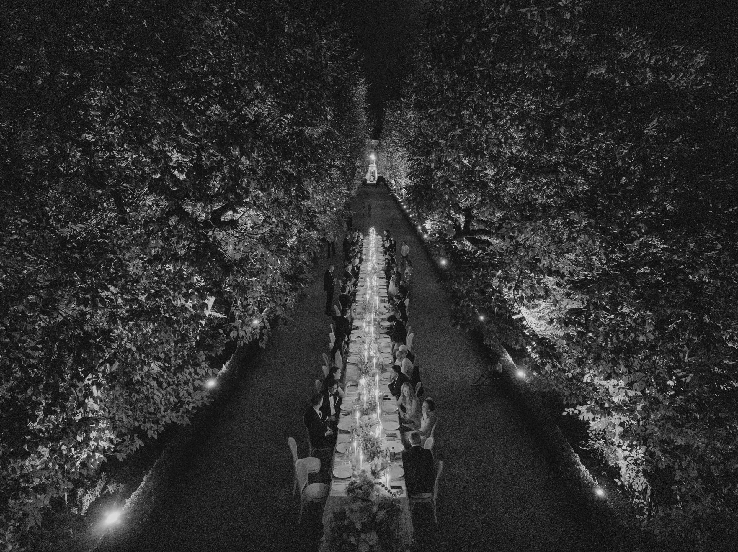 Exclusive Italian wedding dinner at Villa Rizzardi in Verona, featuring an elegant long table, refined floral styling, candlelight and a luxurious garden setting.