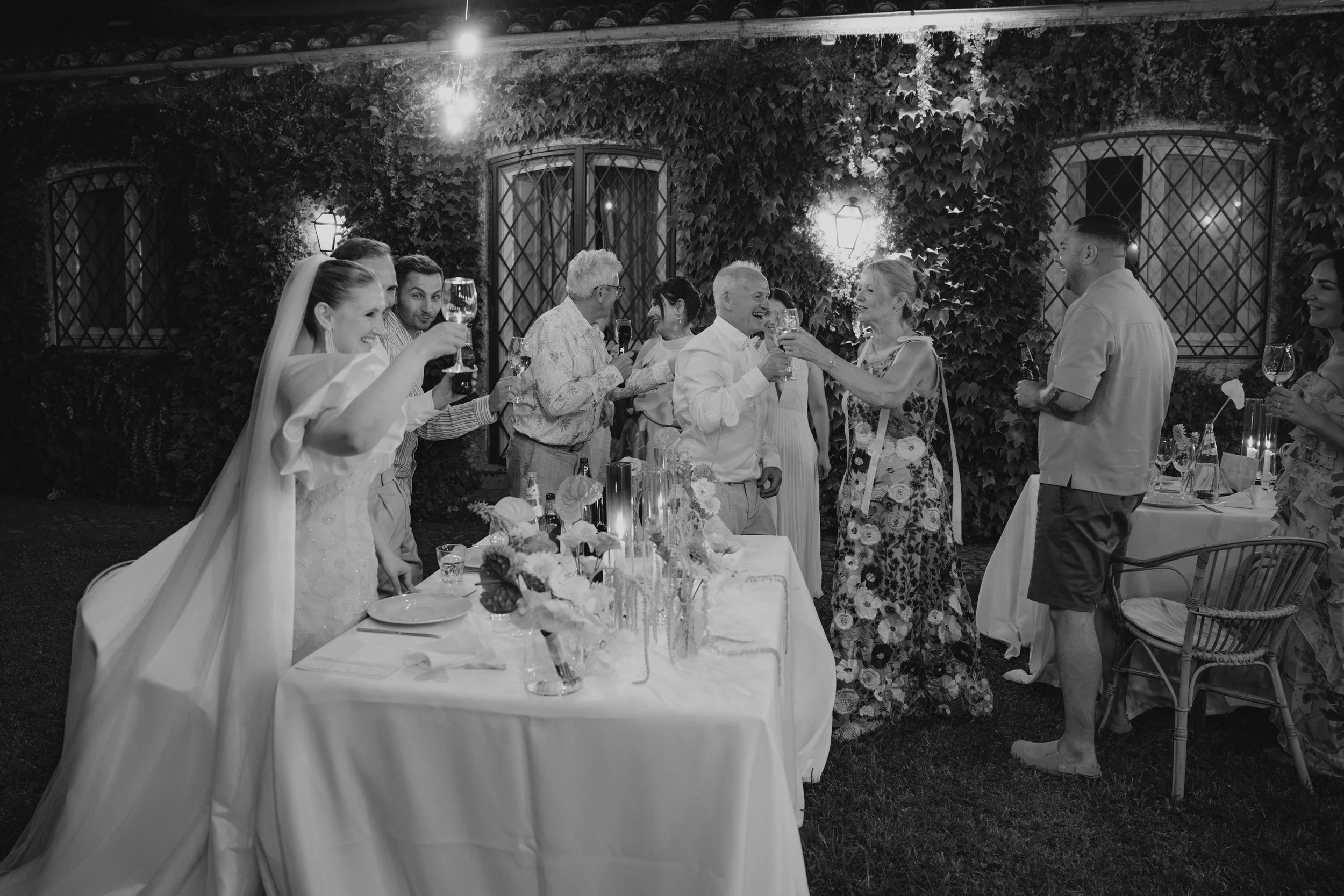 Elegant destination wedding dinner and couple portraits at Casale del Gallo near Rome, with long outdoor tables, natural floral styling and warm Italian evening light.