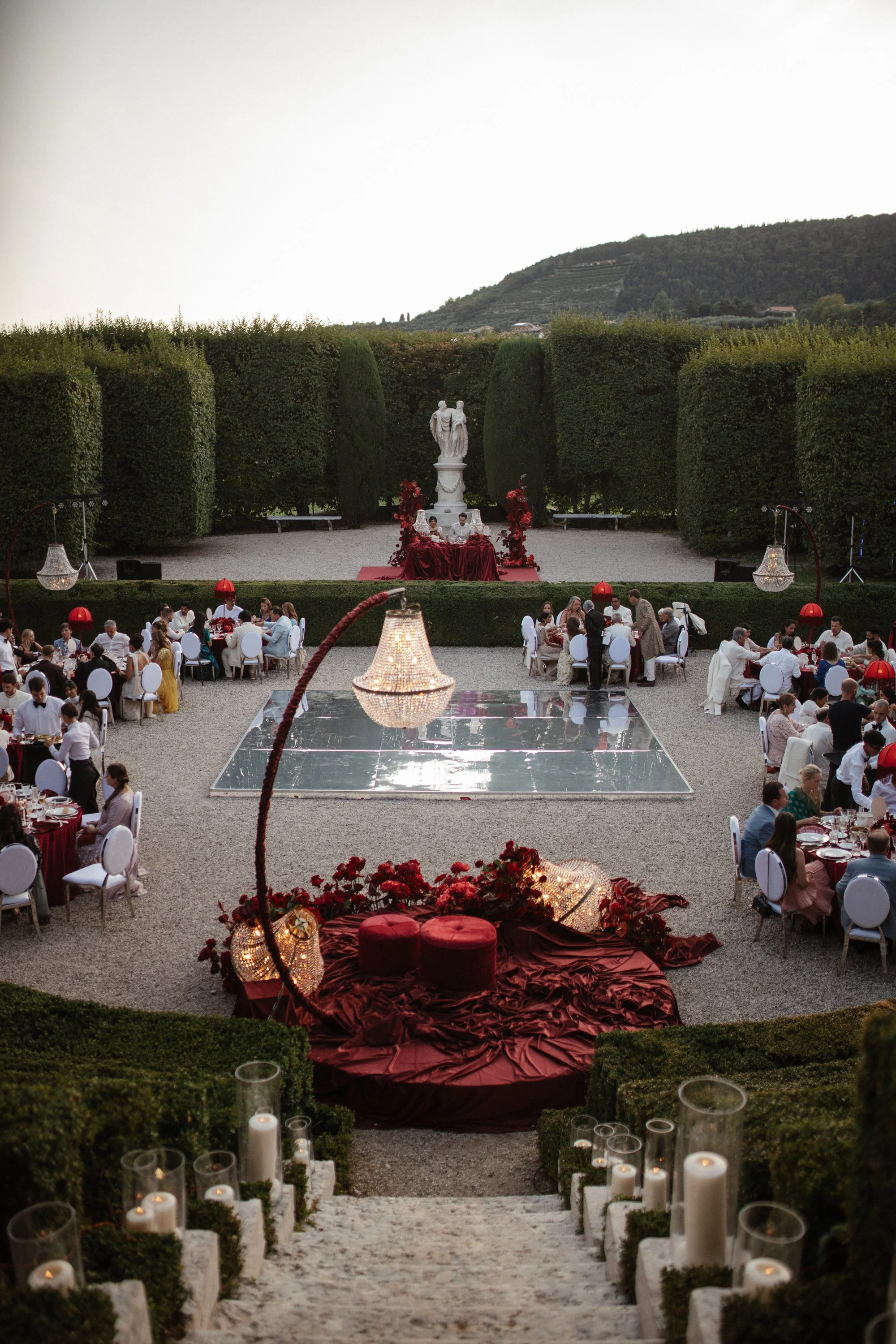 Pakistani wedding celebration in Verona at Villa Rizzardi, featuring traditional clothing, rich red and gold details, music and an elegant cultural setting.