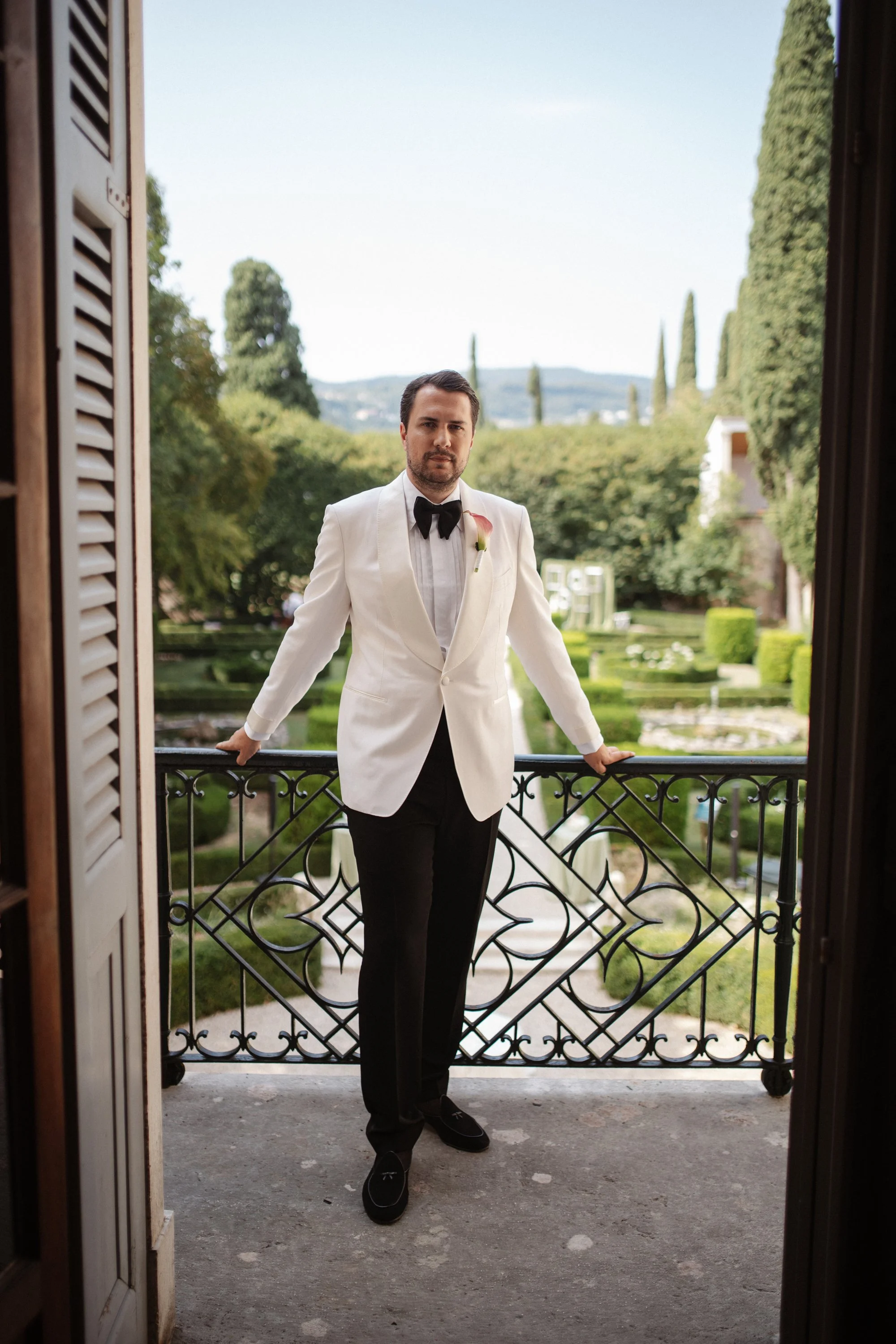 Elegant wedding getting ready at Villa Rizzardi in Verona, with Alisha and Fabian preparing for their luxury Italian wedding in a relaxed and intimate atmosphere.