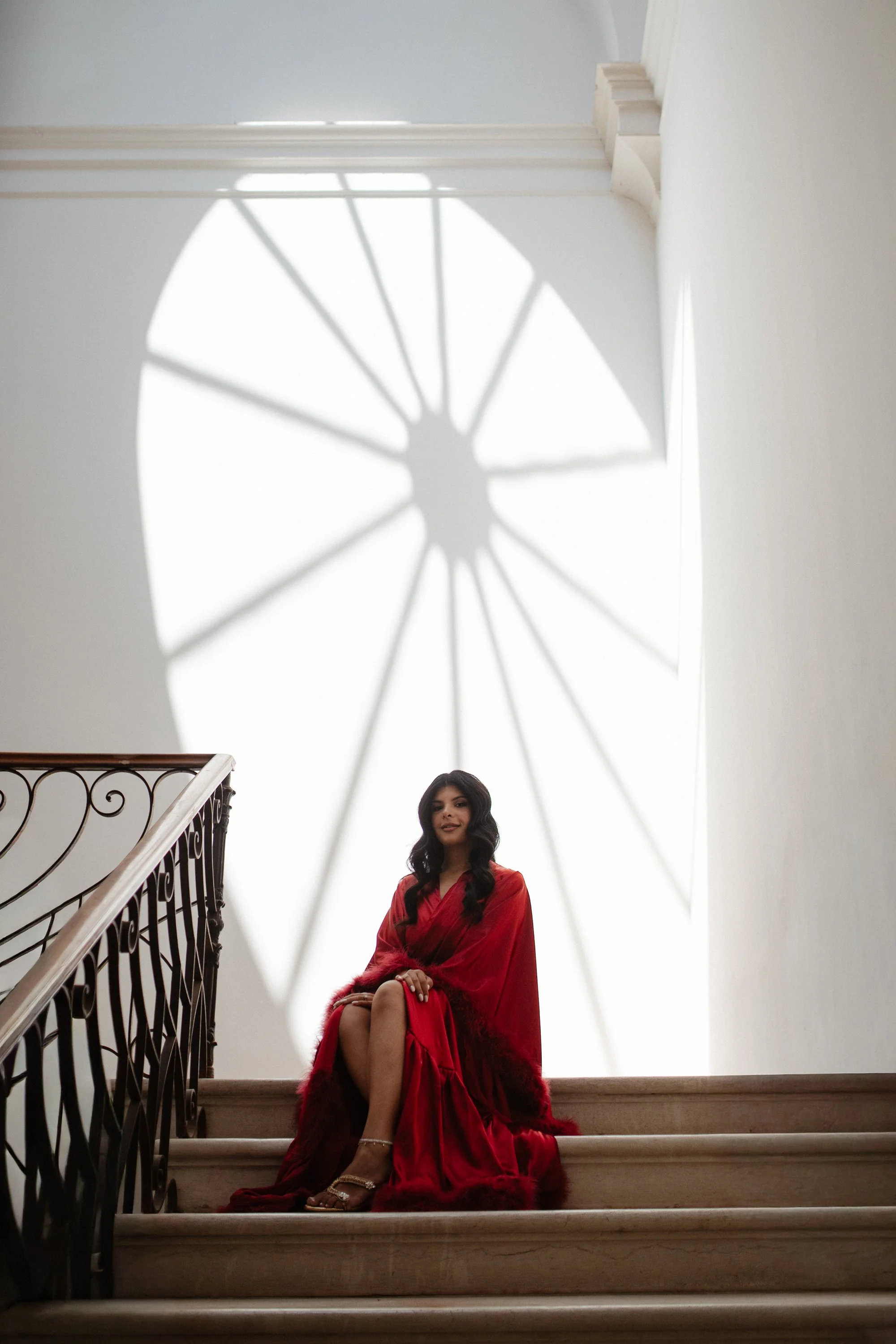 Pakistani wedding celebration in Verona at Villa Rizzardi, featuring traditional clothing, rich red and gold details, music and an elegant cultural setting.