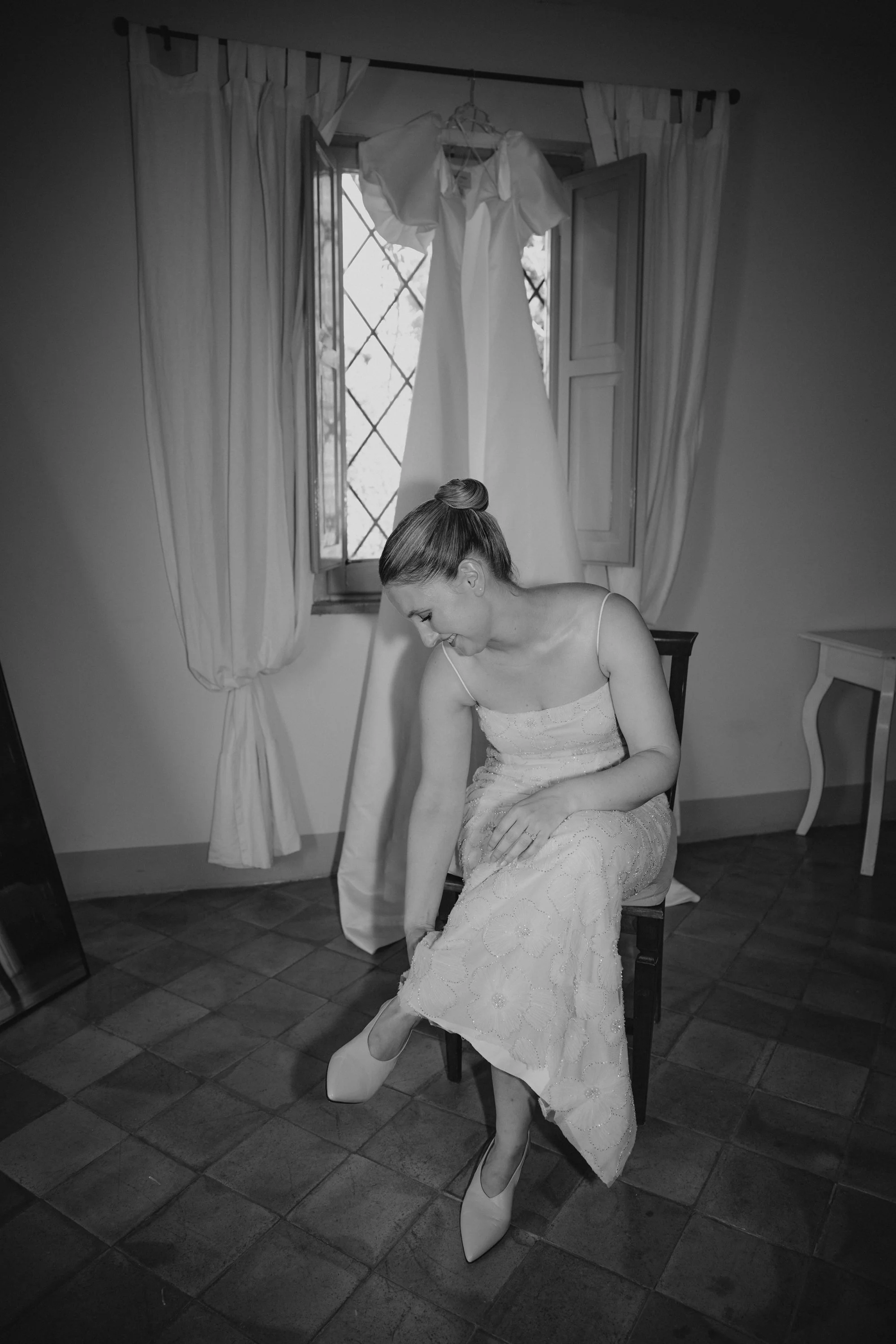 Selina and Jamie getting ready for their Italian summer wedding at Casale del Gallo near Rome, surrounded by close family and friends.