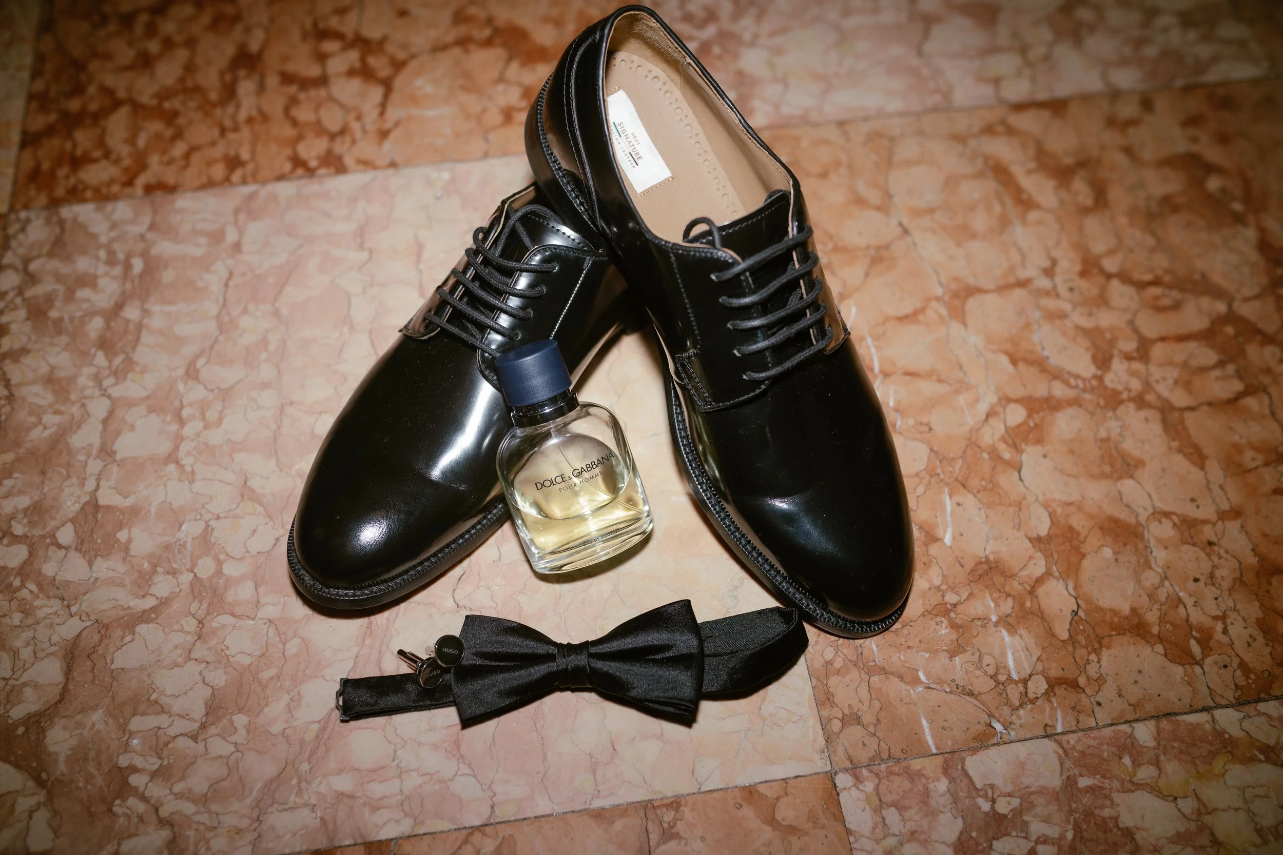 An elegant and exclusive wedding morning at the Morrhof, filled with calm anticipation and intimate moments. Getting ready scenes capture refined details, soft light and emotional connections, while the bride wears a timeless wedding dress by Weise x