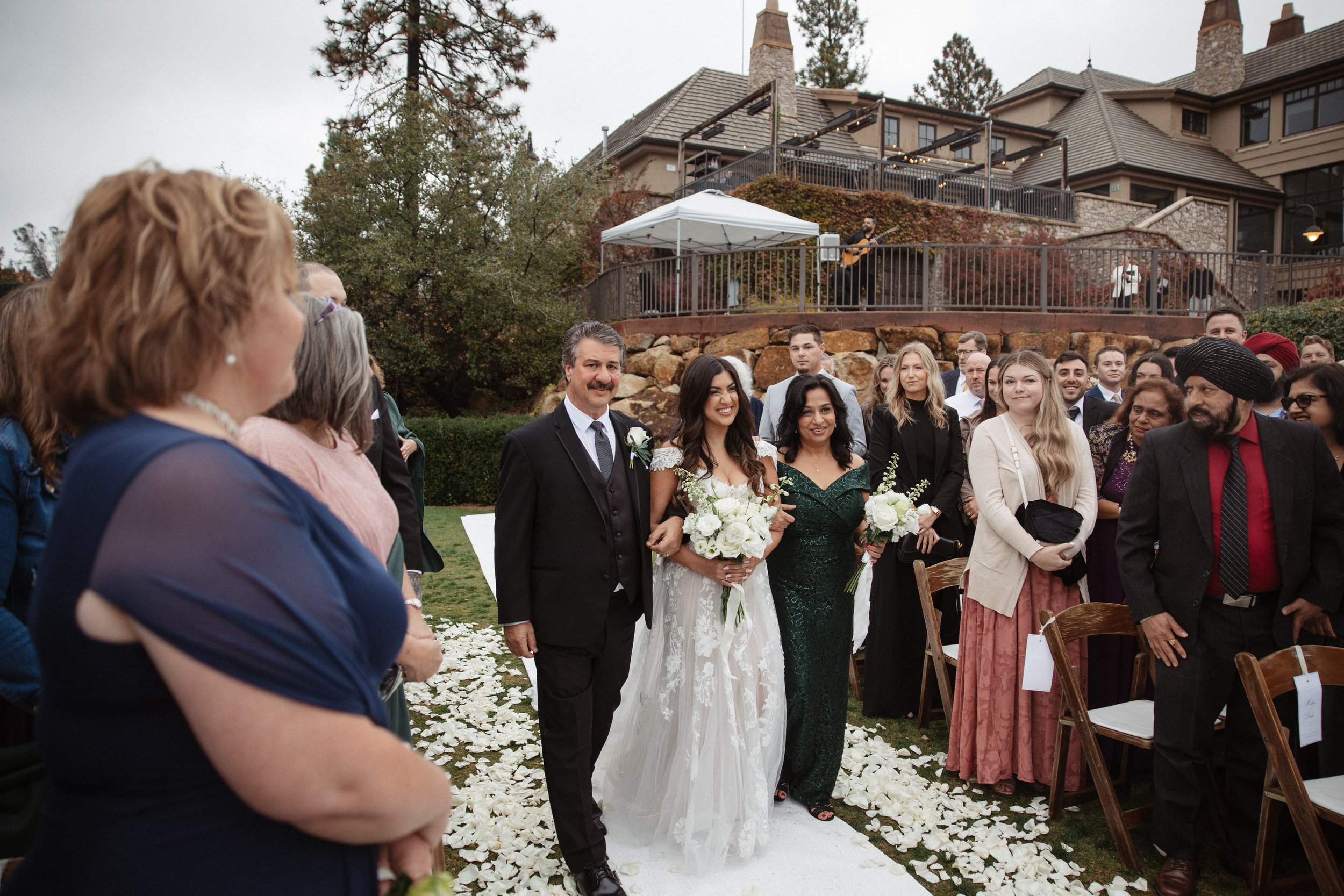 The outdoor ceremony was deeply personal and emotional. A close friend officiated the vows, making every word feel honest and heartfelt. The entrance of the bridal party, followed by Maya with her parents and Zack waiting quietly, created a powerful 