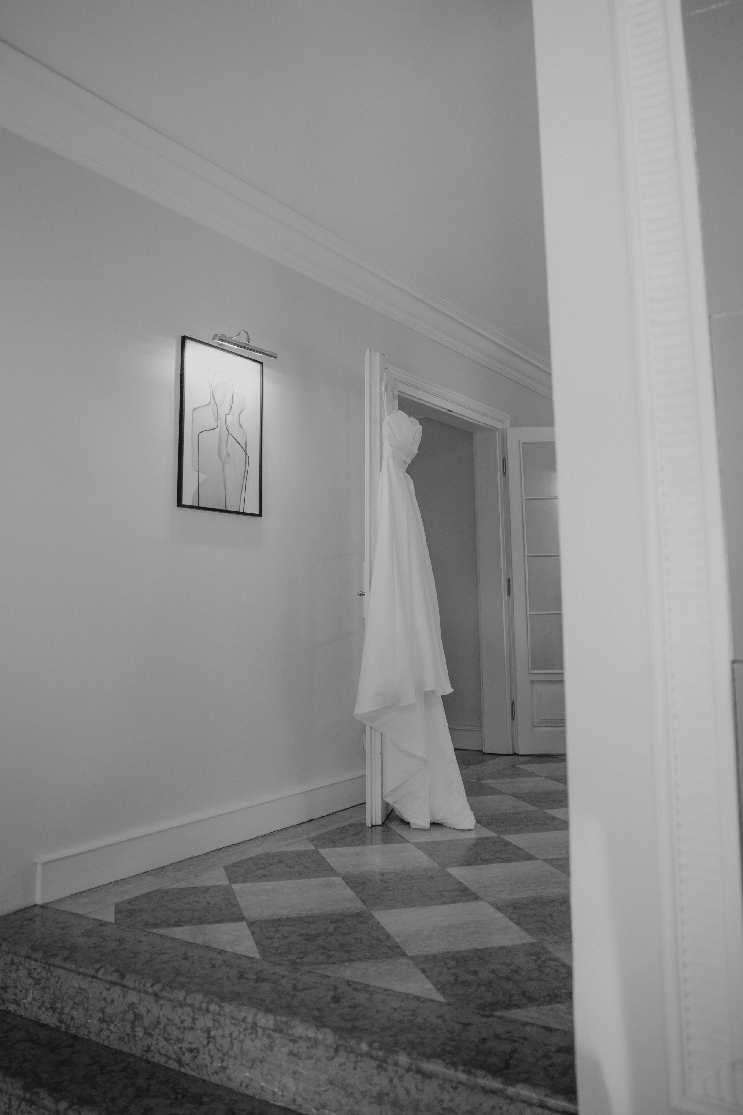 An elegant and exclusive wedding morning at the Morrhof, filled with calm anticipation and intimate moments. Getting ready scenes capture refined details, soft light and emotional connections, while the bride wears a timeless wedding dress by Weise x