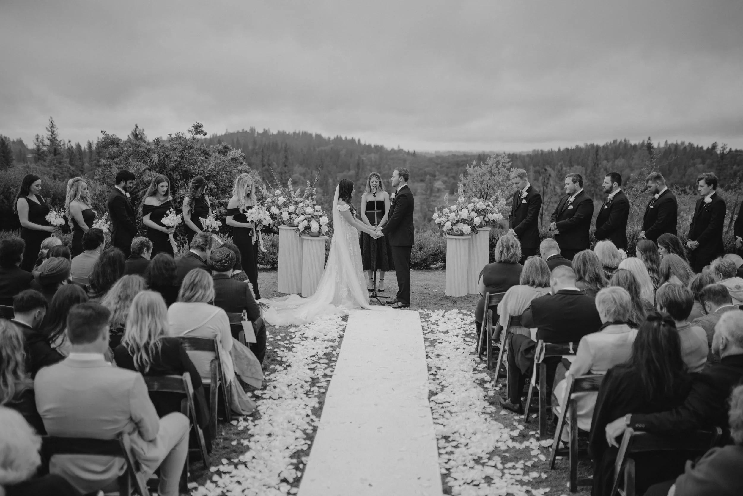 The outdoor ceremony was deeply personal and emotional. A close friend officiated the vows, making every word feel honest and heartfelt. The entrance of the bridal party, followed by Maya with her parents and Zack waiting quietly, created a powerful 