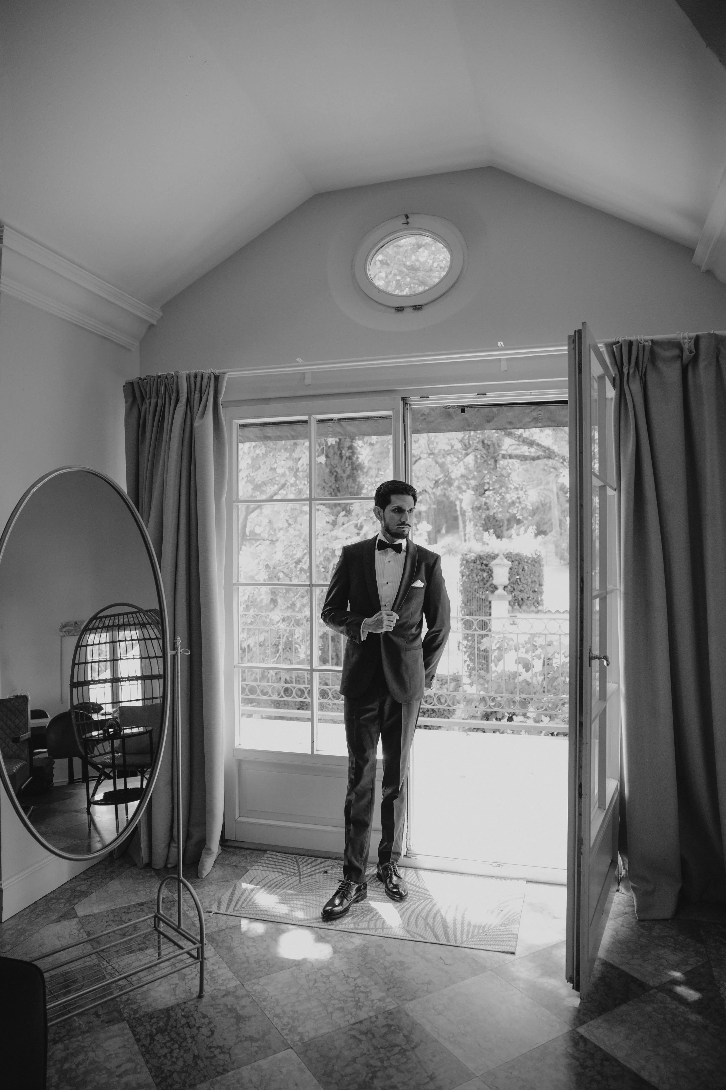 An elegant and exclusive wedding morning at the Morrhof, filled with calm anticipation and intimate moments. Getting ready scenes capture refined details, soft light and emotional connections, while the bride wears a timeless wedding dress by Weise x