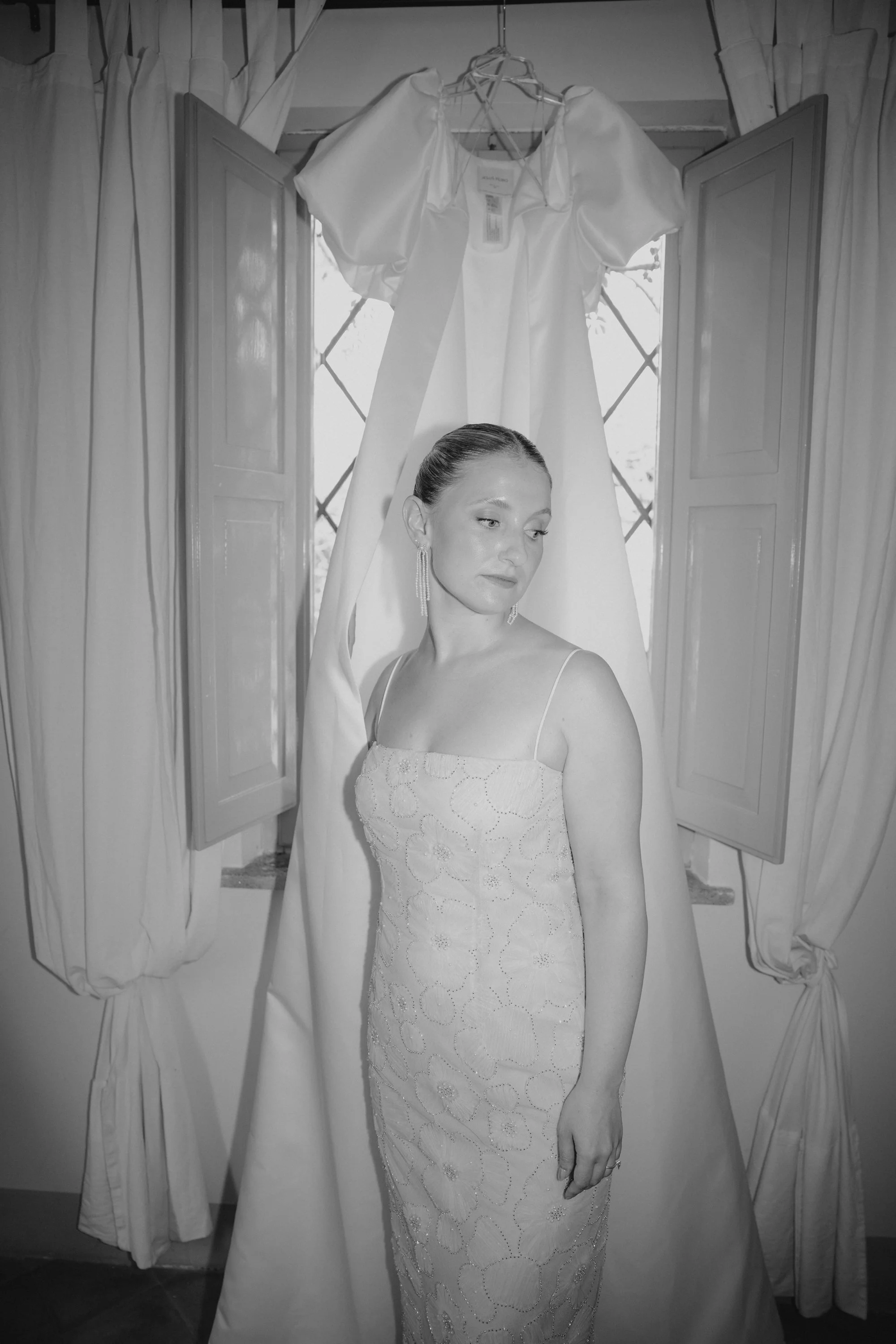 Selina and Jamie getting ready for their Italian summer wedding at Casale del Gallo near Rome, surrounded by close family and friends.