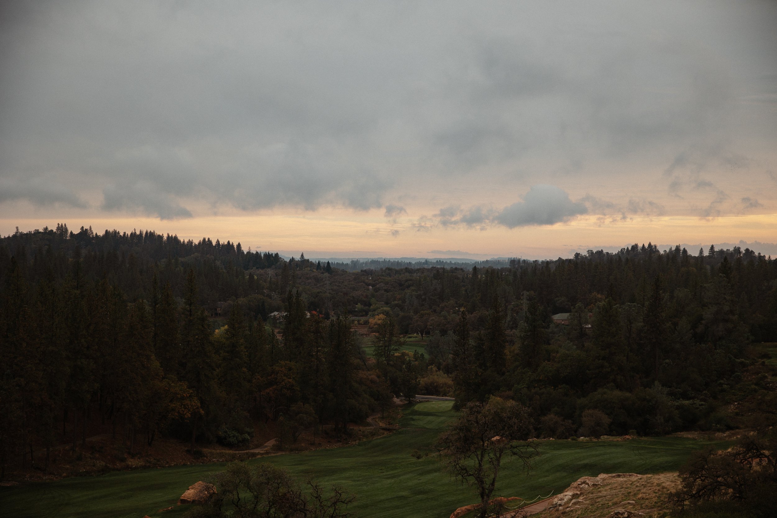 Winchester Estate in Meadow Vista is the definition of an exclusive California wedding venue. Surrounded by forests and rolling hills, the estate felt especially magical on this misty fall day. Soft fog, muted autumn colors, and elegant architecture 