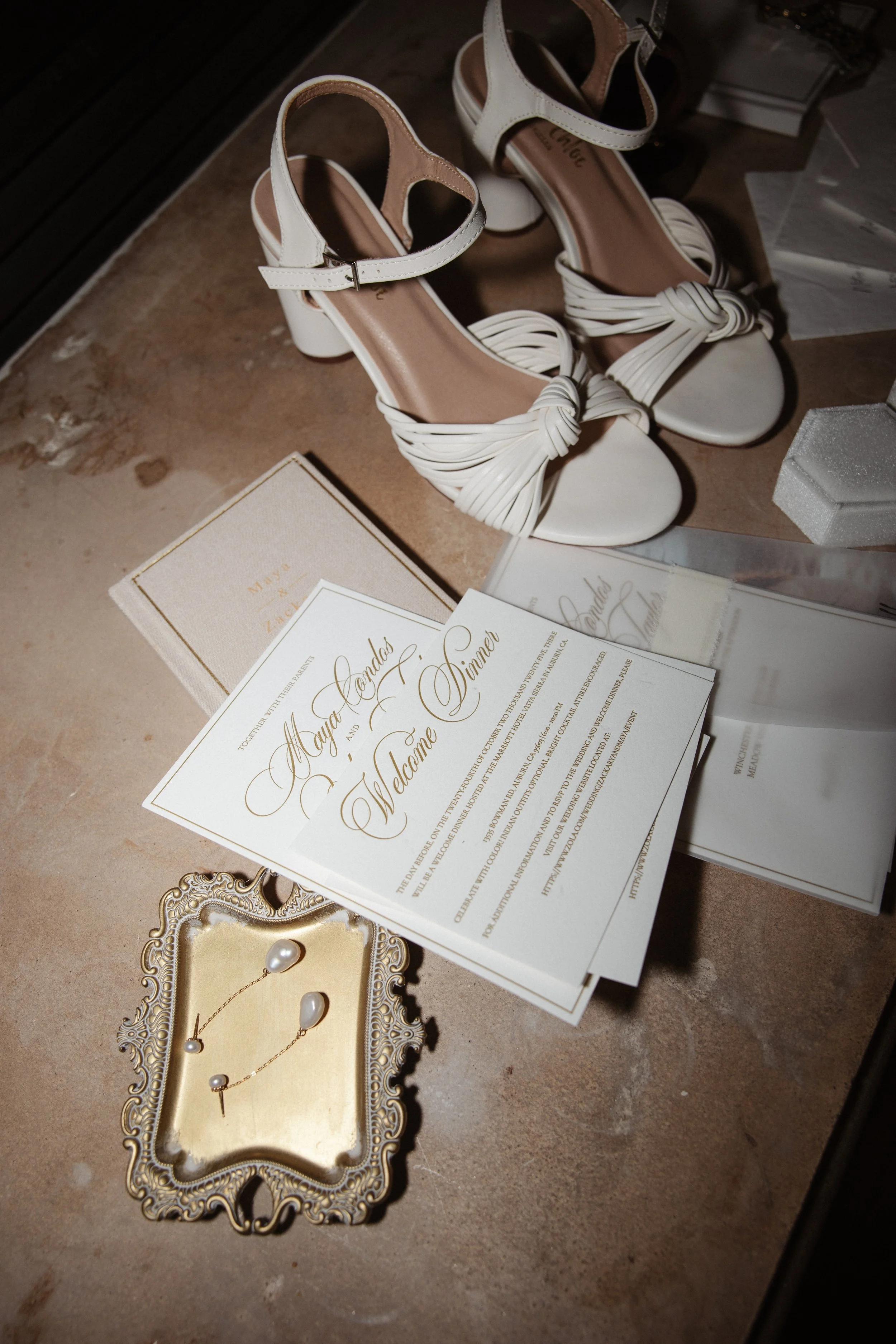 The day began with a calm yet joyful energy at Winchester Estate. The Getting Ready moments felt intimate, emotional, and full of anticipation. Maya wore an elegant Essence of Australia wedding dress, styled timelessly and effortlessly, while her bri